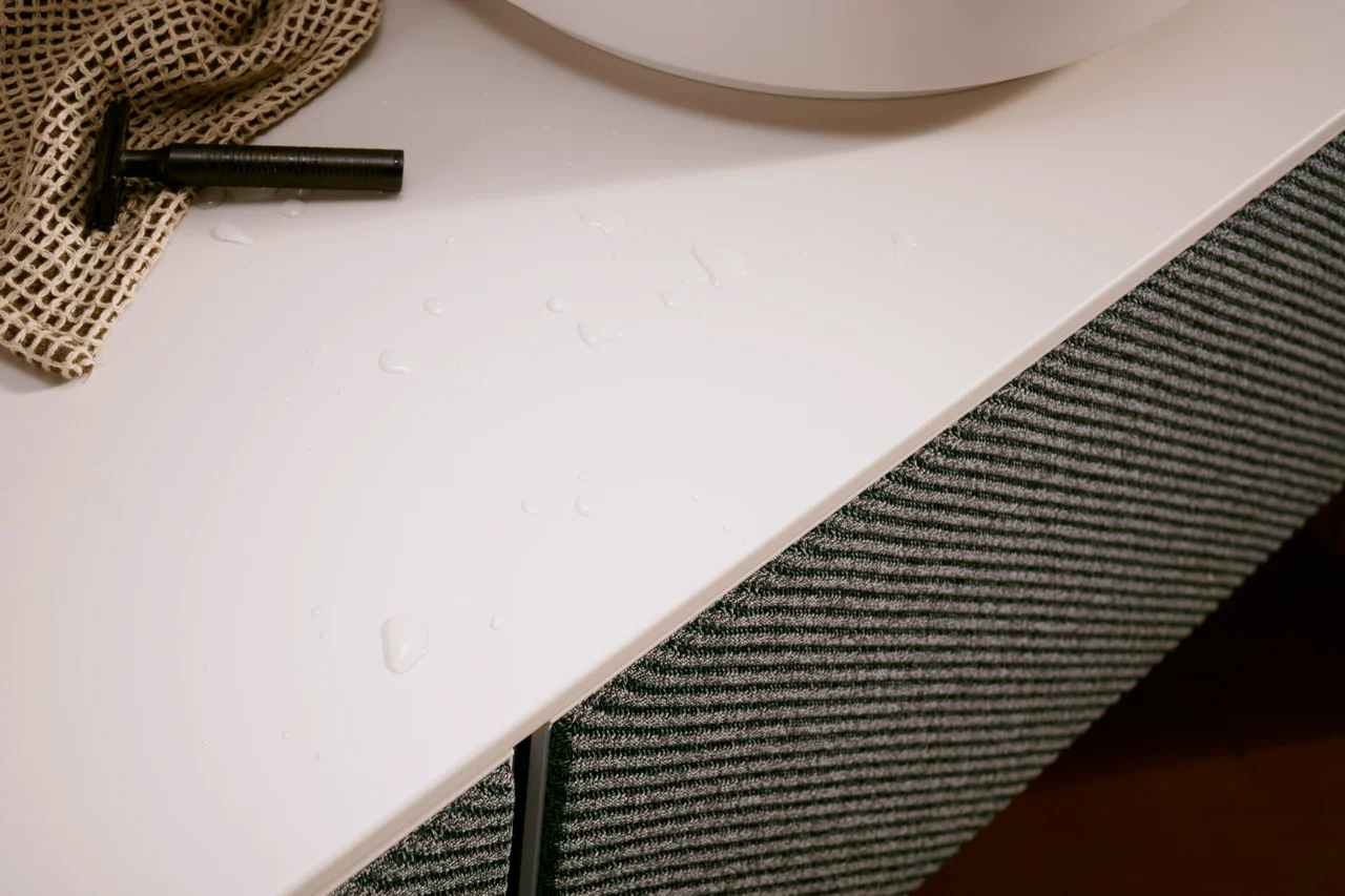 Hansgrohe Xevolos E Konsole Sandbeige Matt, 1370x550 mm, 10 mm stark, mit Ausschnitt rechts für Aufsatzwaschtisch ohne Hahnloch Hansgrohe Xevolos E Konsole Sandbeige Matt, 1370x550 mm, 10 mm stark, mit Ausschnitt rechts für Aufsatzwaschtisch ohne Hahnloch