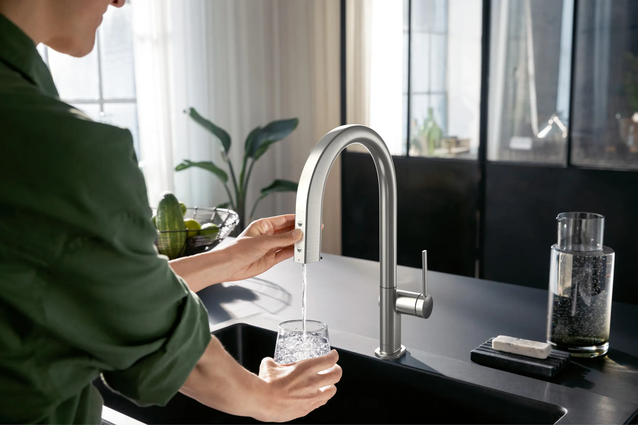 Hansgrohe Aqittura M91 SodaSystem 210 Auszieharm mit sBox, Edelstahl, Hahnlochbohrung 35 mm, max. Auszugslänge 76 cm