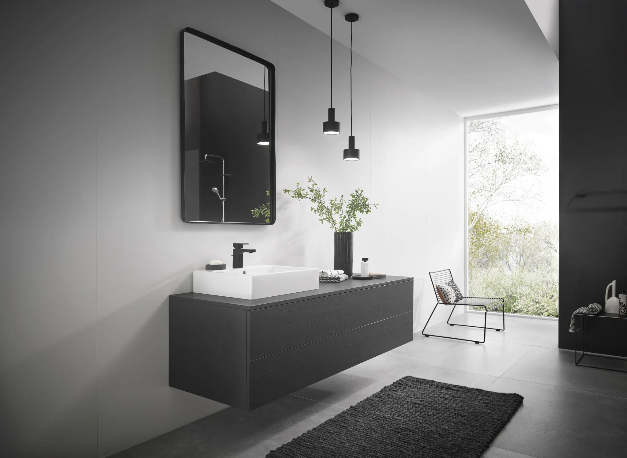 Hansgrohe Vernis Shape Einhebel-Waschtischmischer 100 CoolStart mit isolierter Wasserführung und Zugstangen-Ablaufgarnitur, Mattschwarz Hansgrohe Vernis Shape Einhebel-Waschtischmischer 100 CoolStart mit isolierter Wasserführung und Zugstangen-Ablaufgarnitur, Mattschwarz