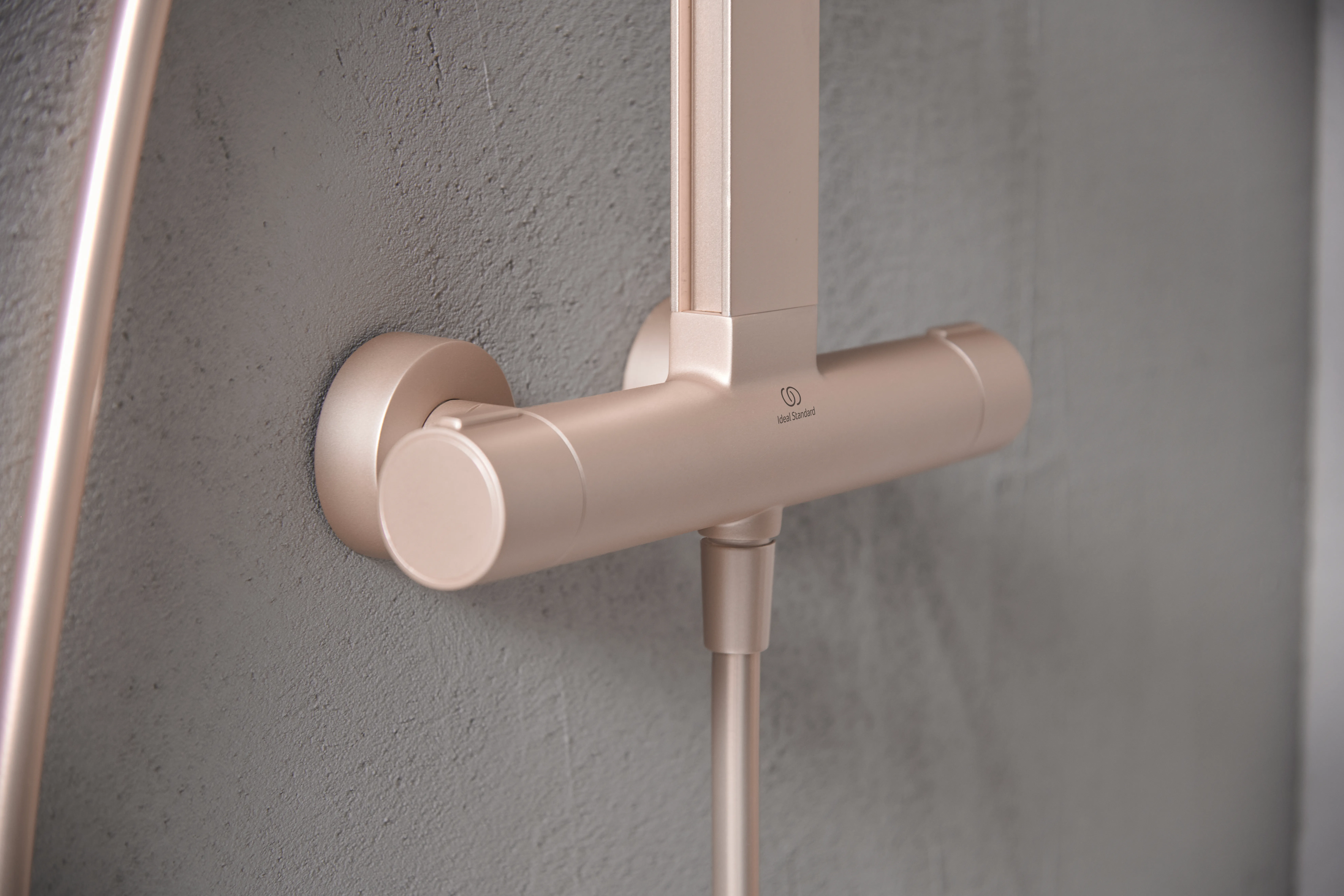 Ideal Standard Ceratherm Alu+ Duschsystem mit Thermostat, 2 Handbrause & 2 Kopfbrause, Rosé Ideal Standard Ceratherm Alu+ Duschsystem mit Thermostat, 2 Handbrause & 2 Kopfbrause, Rosé
