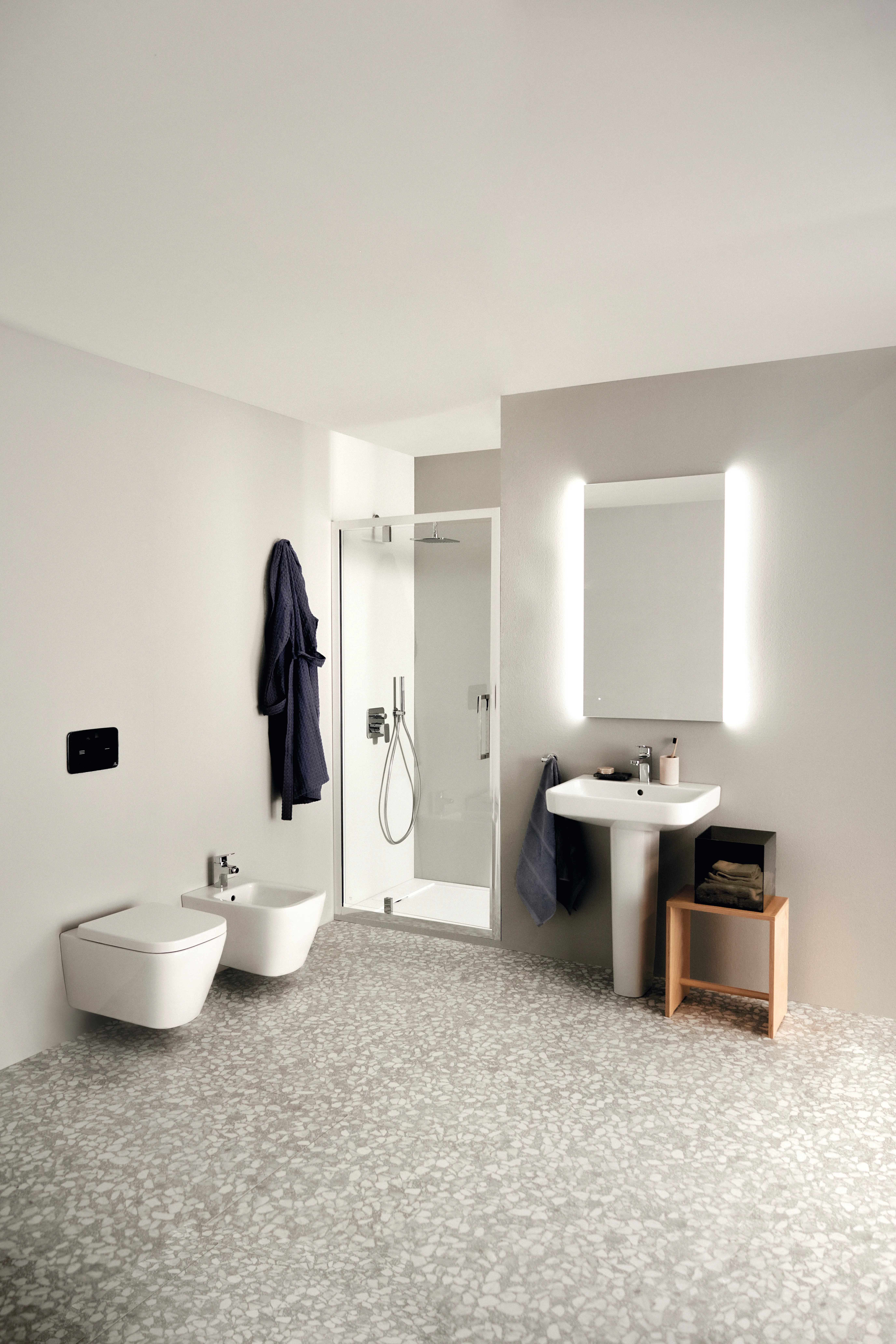 WC „i.lifeB“ 35,5 × 33,5 × 54 cm in Weiß WC „i.lifeB“ 35,5 × 33,5 × 54 cm in Weiß
