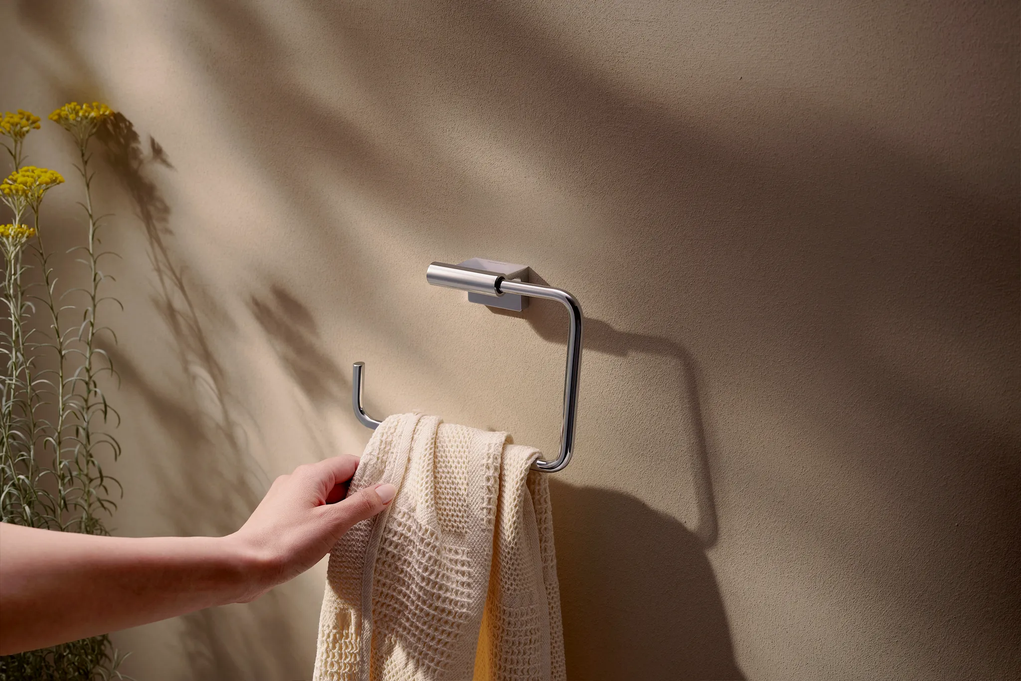 Hansgrohe AddStoris S Handtuchring chrom, schwenkbar, Wandmontage mit verdeckter Befestigung, Bohrabstand 26 mm, Bohrloch Ø 6 mm Hansgrohe AddStoris S Handtuchring chrom, schwenkbar, Wandmontage mit verdeckter Befestigung, Bohrabstand 26 mm, Bohrloch Ø 6 mm