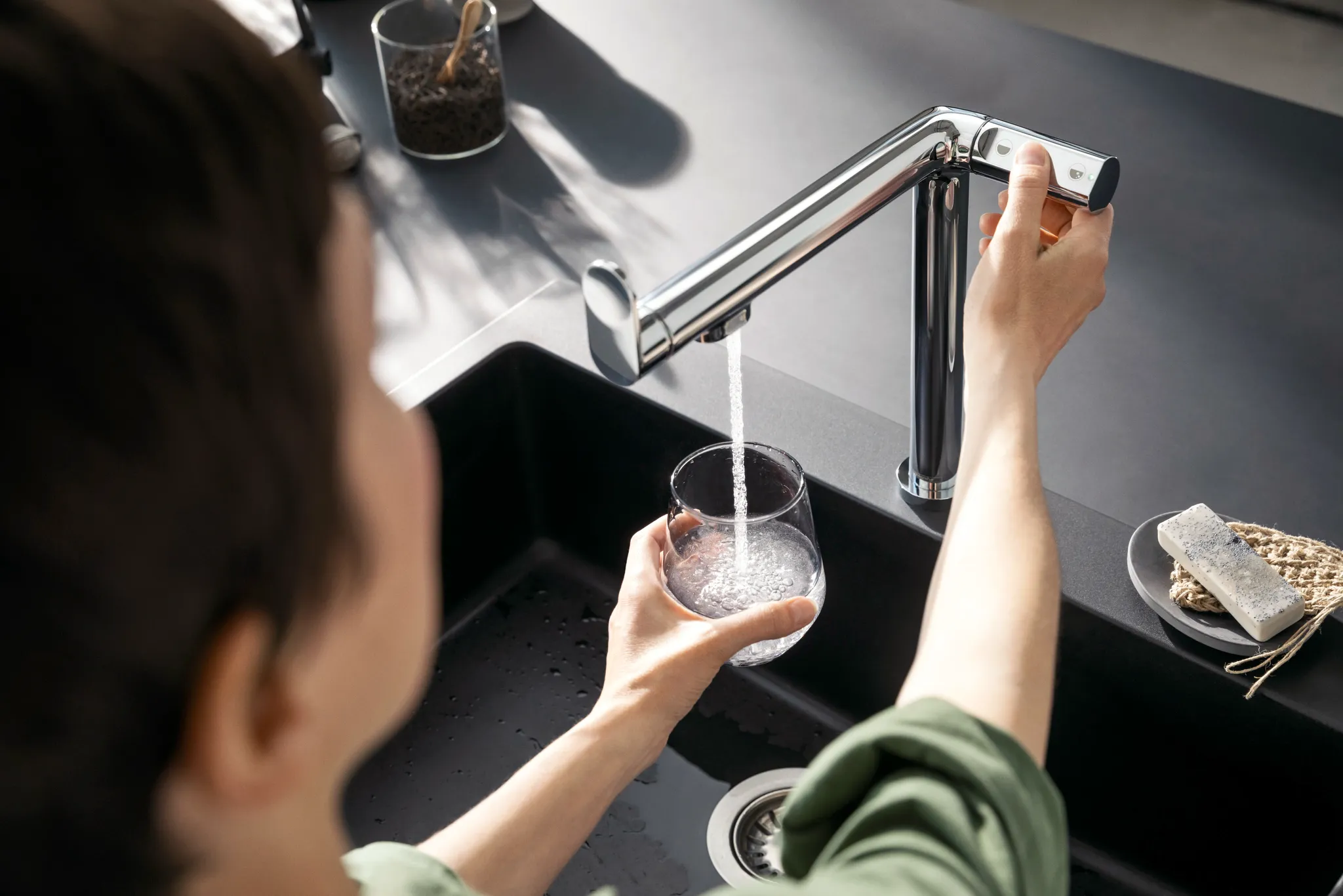Hansgrohe Aqittura M91 SodaSystem 240, 1jet Starter Set Chrom - Einhebel-Küchenmischer mit Laminarstrahl, ComfortZone 240, Schwenkbereich 60° oder 110°, Hahnlochbohrung 35 mm Hansgrohe Aqittura M91 SodaSystem 240, 1jet Starter Set Chrom - Einhebel-Küchenmischer mit Laminarstrahl, ComfortZone 240, Schwenkbereich 60° oder 110°, Hahnlochbohrung 35 mm