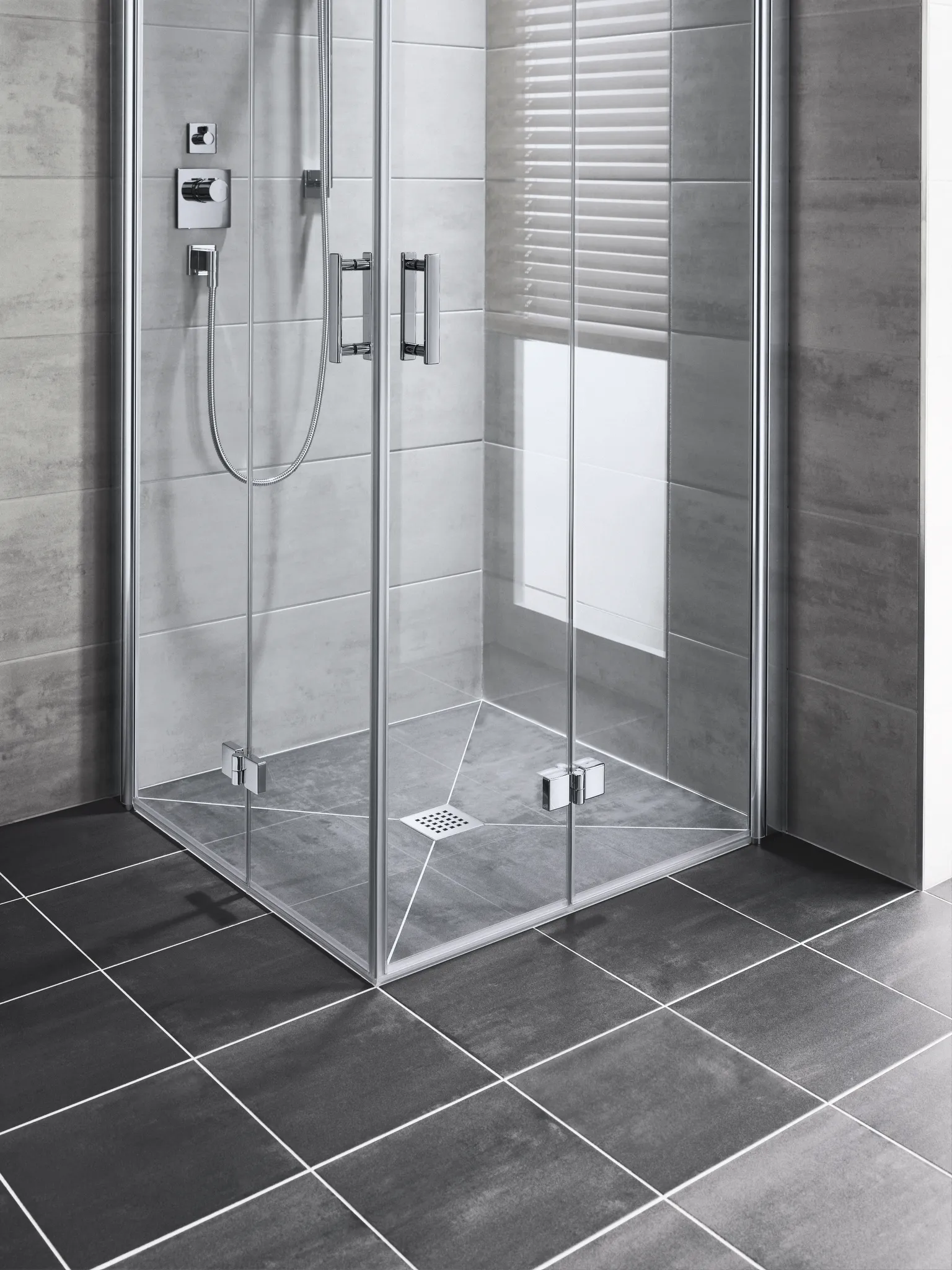 Duschelement mit Unterbau Ablauf mittig „Point“ 80 × 80 cm