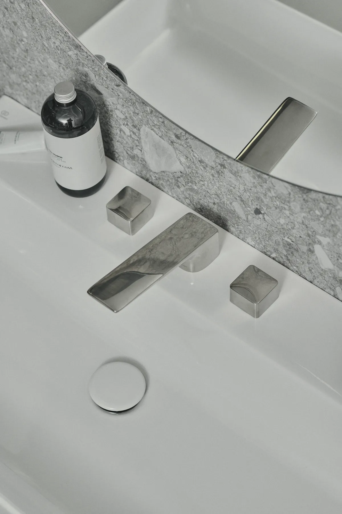 3-Loch-Waschtischarmatur Conca, mit Ablaufgarnitur, Ausladung 133mm, Brushed Gold 3-Loch-Waschtischarmatur Conca, mit Ablaufgarnitur, Ausladung 133mm, Brushed Gold