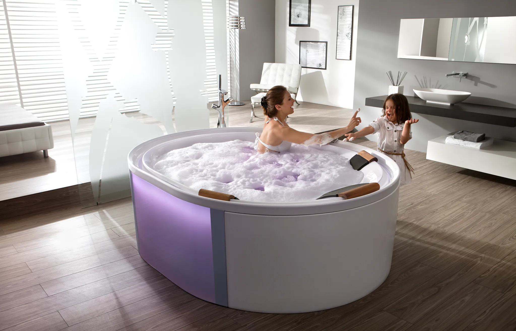 Hoesch Badewanne „Ergo+“ freistehend oval 200 × 160 cm in Weiß Hoesch Badewanne „Ergo+“ freistehend oval 200 × 160 cm in Weiß