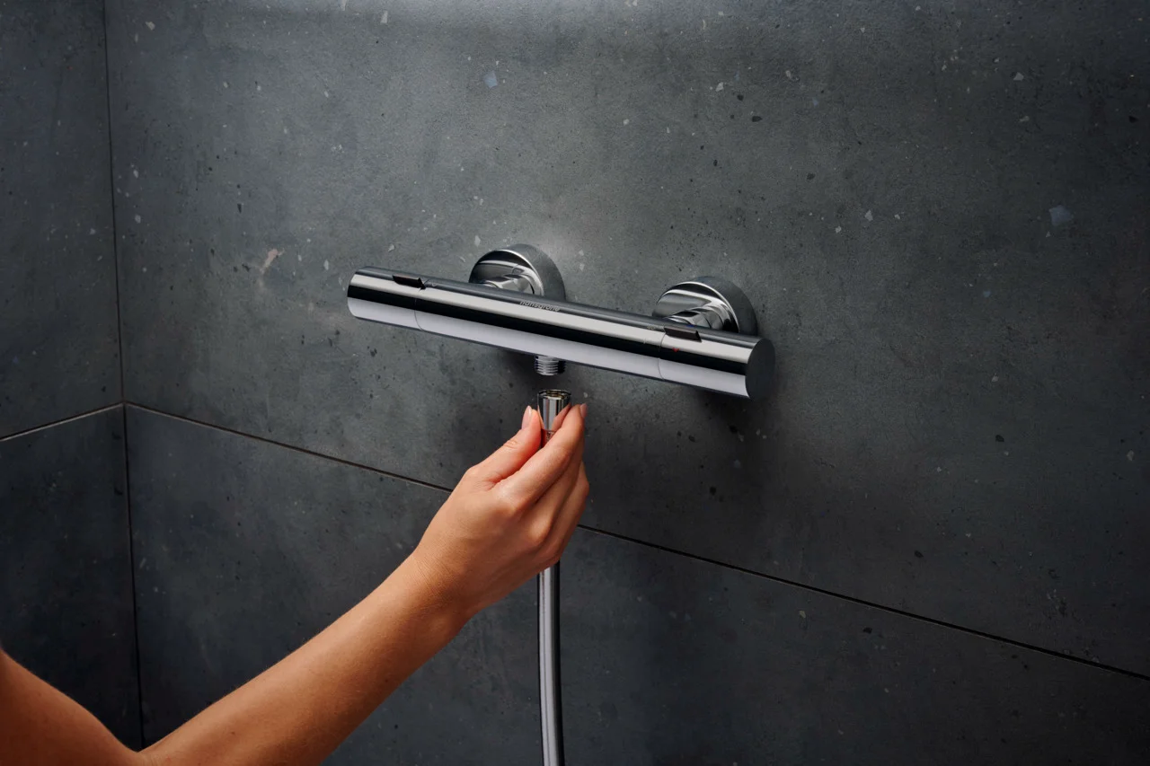 Hansgrohe Ecostat Fine Brausethermostat Aufputz Chrom, DN15, Temperatur- und Volumensteuerung, EcoStop+ Taste, max. Durchflussmenge 17 l/min bei 3 bar, min./max. Betriebsdruck 1/10 bar, Sicherheitssperre ab 40°C, einstellbare Temperaturbegrenzung, Rückfl