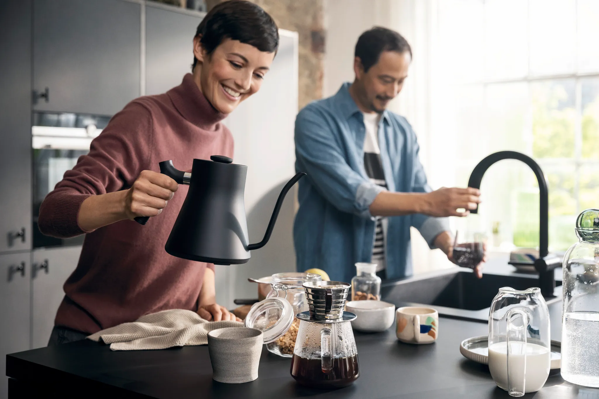 Hansgrohe Aqittura M91 SodaSystem 210 Mischer, Ausziehauslauf, 1jet, sBox, Starter Set, Mattschwarz