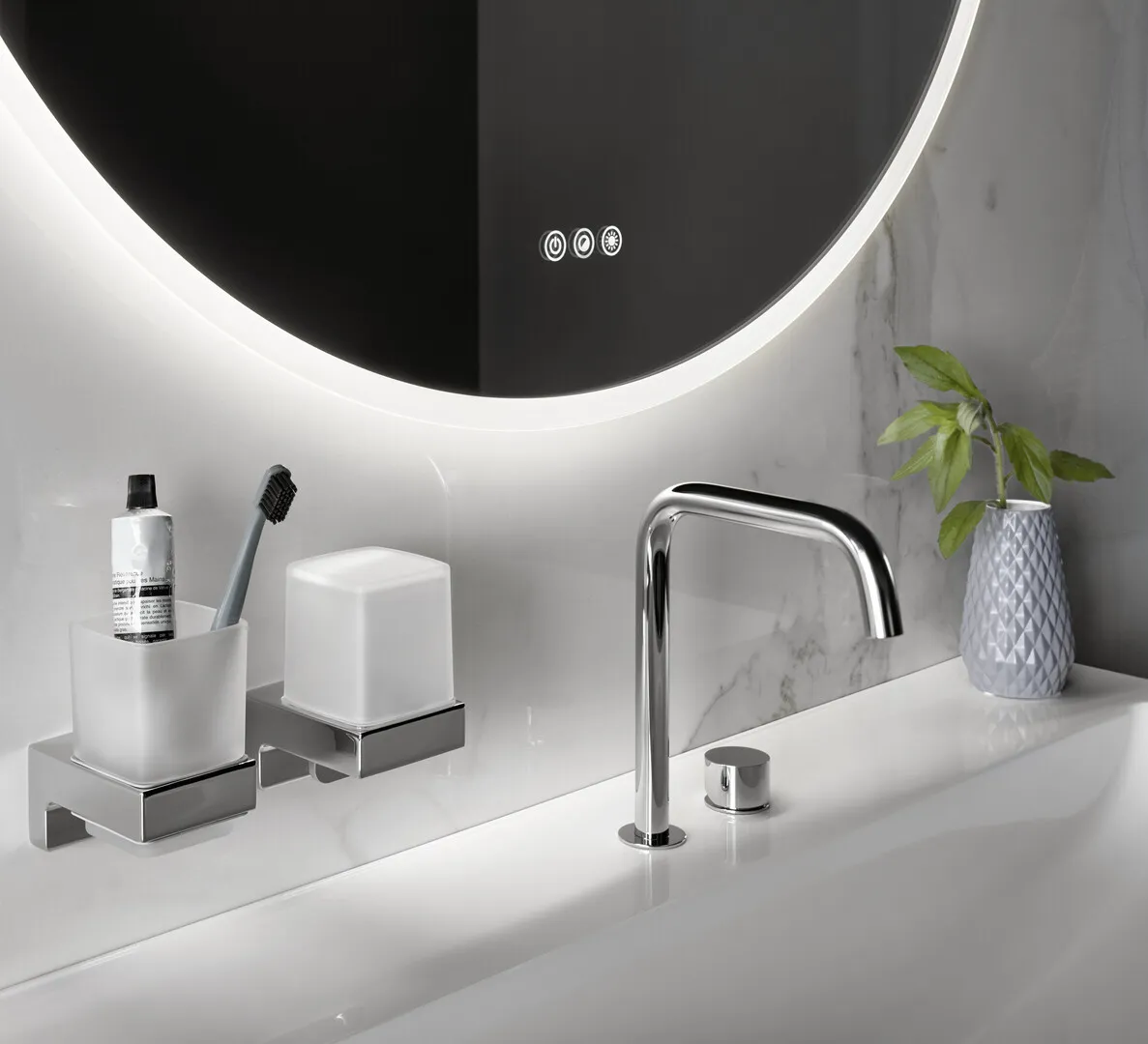 LED-Lichtspiegel pure++ Durchmesser 1000mm mit Spiegelheizung LED-Lichtspiegel pure++ Durchmesser 1000mm mit Spiegelheizung