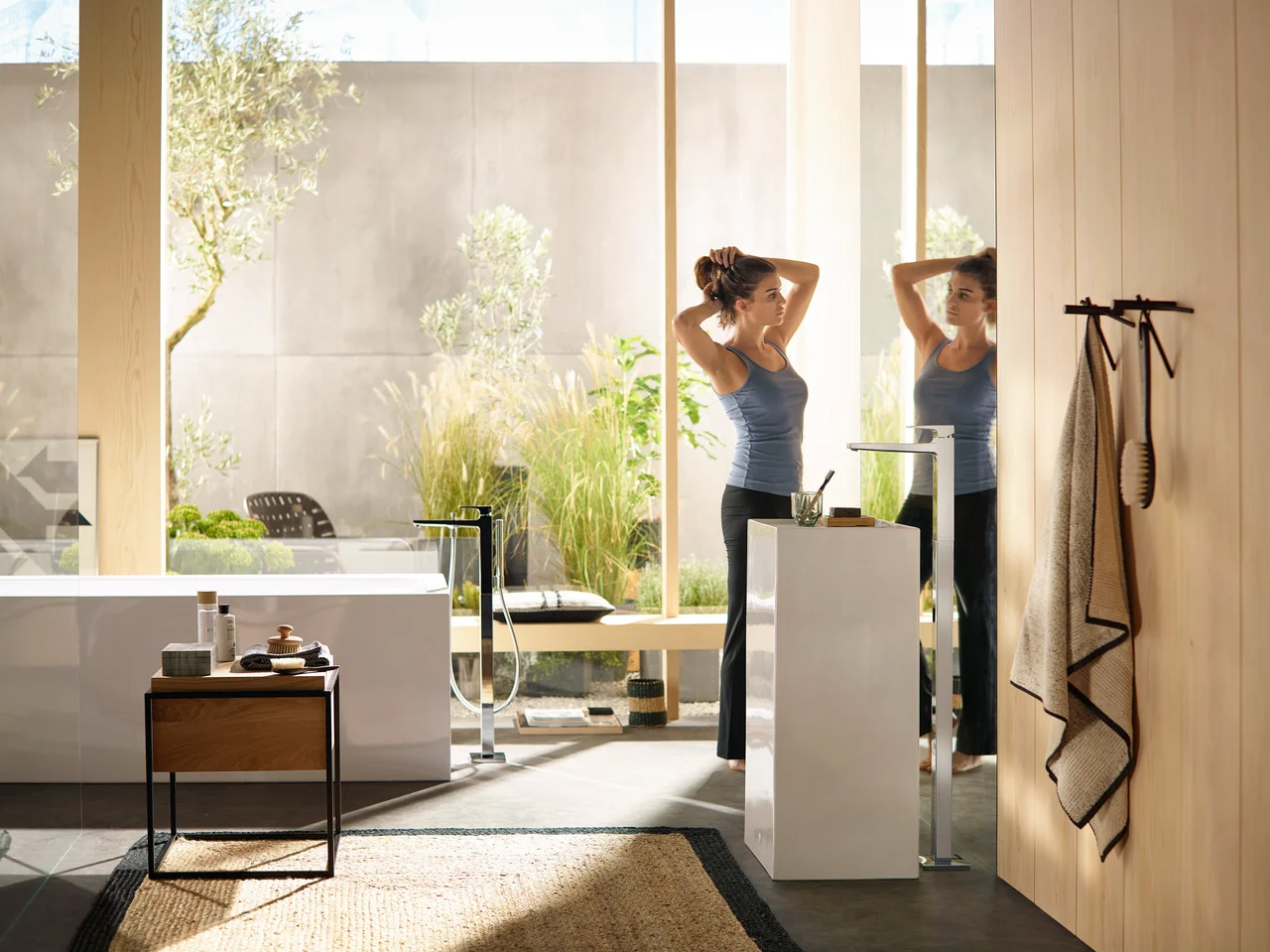 Hansgrohe Metropol Einhebel-Wannenmischer bodenstehend, Chrom, Ausladung 235 mm Hansgrohe Metropol Einhebel-Wannenmischer bodenstehend, Chrom, Ausladung 235 mm
