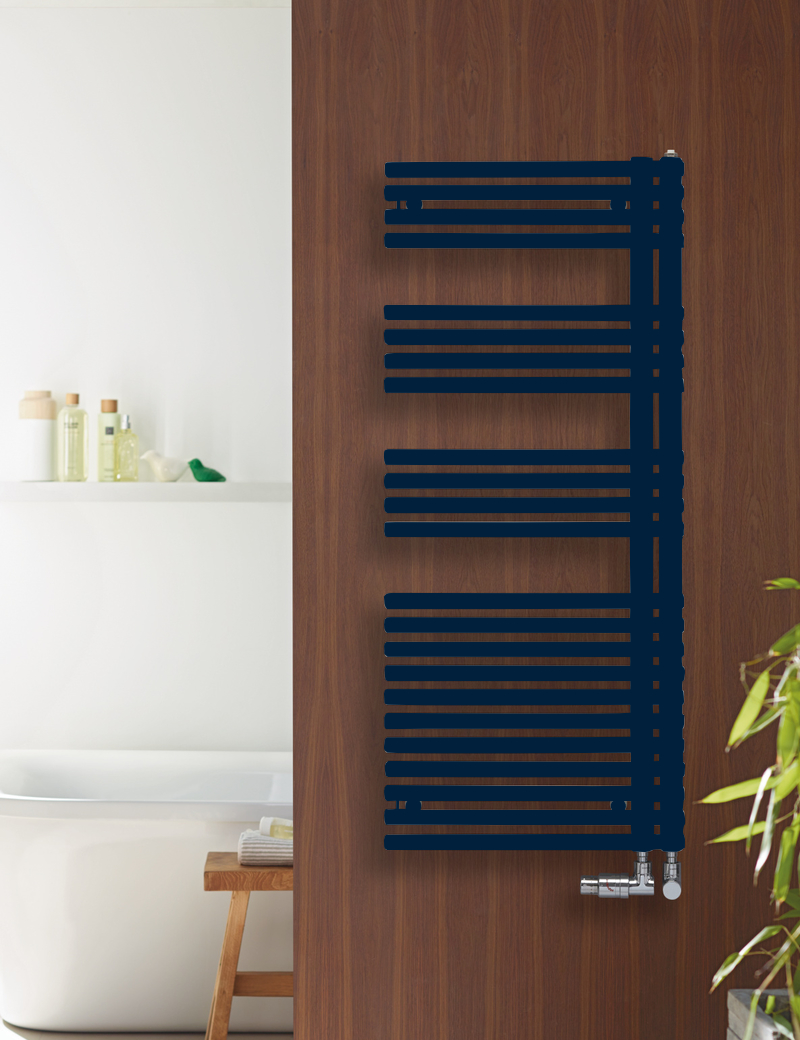 Zehnder Design-Heizkörper „Forma Asym“ für Warmwasser-Zentralheizung mit 50 mm-Seitenanschluss 49,6 × 116,1 cm in Sapphire Blue (RAL 5003)