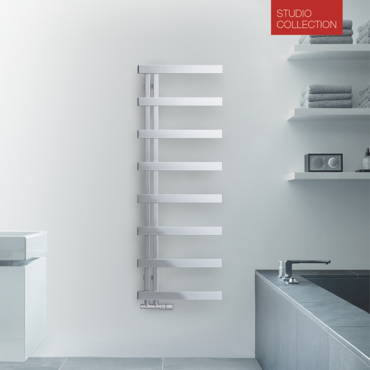 Zehnder Design-Heizkörper „Alban“ für Warmwasser-Zentralheizung mit 50 mm-Seitenanschluss 50 × 100 cm in Edelstahl (handpoliert) Zehnder Design-Heizkörper „Alban“ für Warmwasser-Zentralheizung mit 50 mm-Seitenanschluss 50 × 100 cm in Edelstahl (handpoliert)