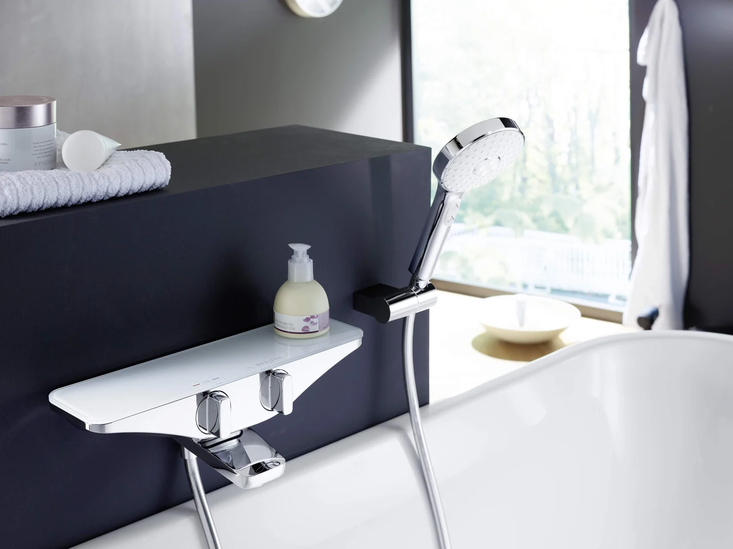 HansaACTIVEJET Handbrausegarnitur HansaACTIVEJET 8438 3-strahlig Chrom/Hellgrau HansaACTIVEJET Handbrausegarnitur HansaACTIVEJET 8438 3-strahlig Chrom/Hellgrau