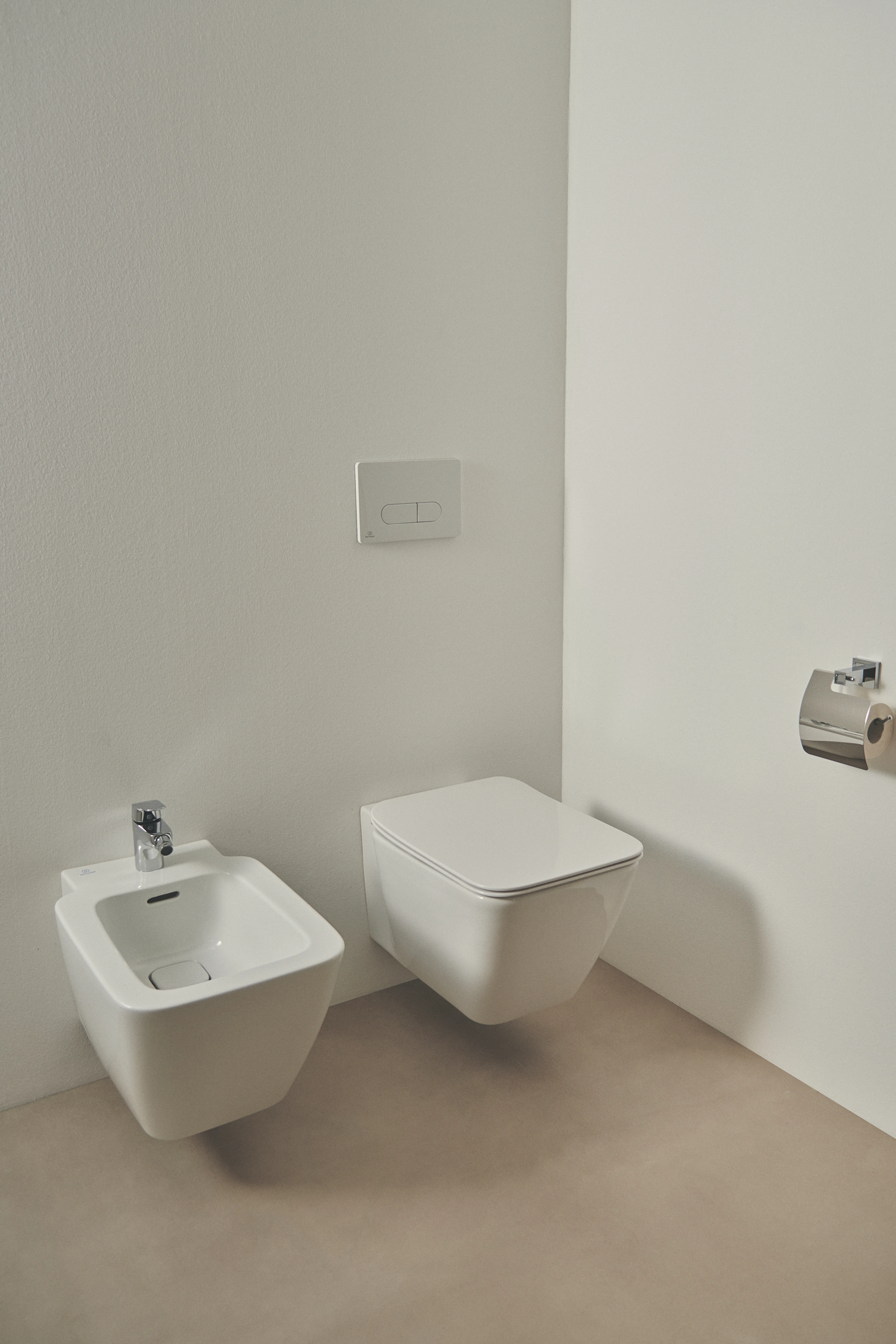 Papierrollenhalter IOM Cube, Chrom Papierrollenhalter IOM Cube, Chrom