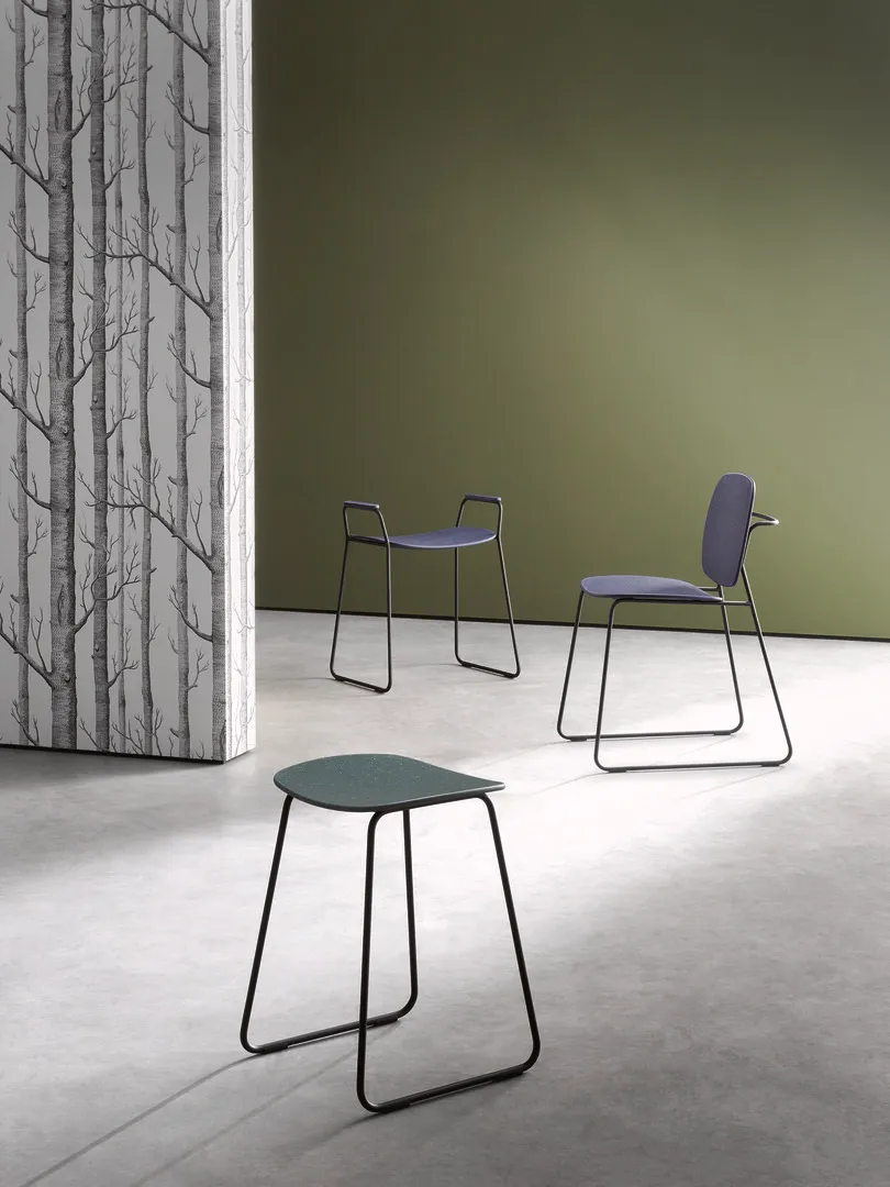 Duschhocker, Gestell schwarz tiefmatt pulverbeschichtet, Sitzfläche und Armpads aus hochwertigem PIR Kunststoff (Post-Industrial-Recycling), Höhe 626 mm, Breite 536 mm, Sitzhöhe 480 mm, Sitzfläche 478 mm breit, in Farbe JB Duschhocker, Gestell schwarz tiefmatt pulverbeschichtet, Sitzfläche und Armpads aus hochwertigem PIR Kunststoff (Post-Industrial-Recycling), Höhe 626 mm, Breite 536 mm, Sitzhöhe 480 mm, Sitzfläche 478 mm breit, in Farbe JB