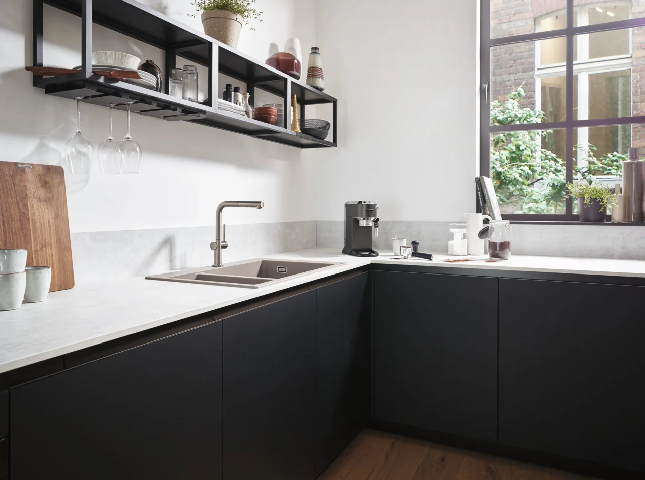 Hansgrohe Einbauspüle S51 Serie, Betongrau, 750 x 490 mm Ausschnitt, Aufbau, 80 cm Unterschrank, 1 Hauptbecken + 1 Zusatzbecken Hansgrohe Einbauspüle S51 Serie, Betongrau, 750 x 490 mm Ausschnitt, Aufbau, 80 cm Unterschrank, 1 Hauptbecken + 1 Zusatzbecken