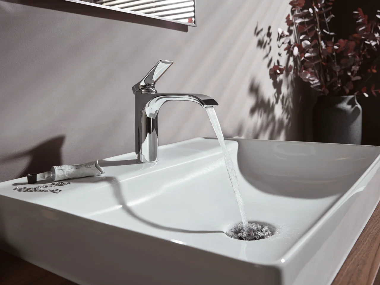 Hansgrohe Vivenis Einhebel-Waschtischmischer 110, Chrom, Ausladung 146 mm, Auslaufhöhe 110 mm, Hebelgriff, WaterfallStream, max. Durchfluss 5 l/min Hansgrohe Vivenis Einhebel-Waschtischmischer 110, Chrom, Ausladung 146 mm, Auslaufhöhe 110 mm, Hebelgriff, WaterfallStream, max. Durchfluss 5 l/min