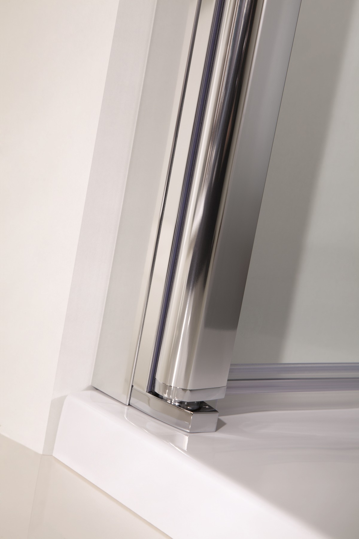 HSK gerahmte Badewannenaufsatz 2-teilig „Favorit Nova“ Glas Mattierung mittig (65 cm), Profile Chromoptik (Alu Hochglanz poliert), H: 1400 mm HSK gerahmte Badewannenaufsatz 2-teilig „Favorit Nova“ Glas Mattierung mittig (65 cm), Profile Chromoptik (Alu Hochglanz poliert), H: 1400 mm