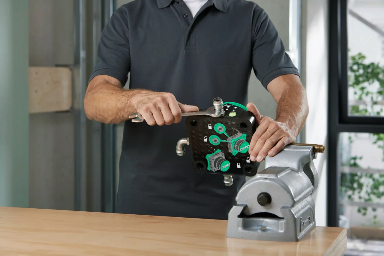Hansgrohe iBox universal 2 Grundkörper - wärme- und schallisolierend, rotationssymmetrische Montage, einstellbarer Montagering in 5 mm Schritten, für alle neuen Brausen-, Wannen- und Thermostat-Fertigsets Unterputz (ShowerSelect Comfort, DuoTurn)