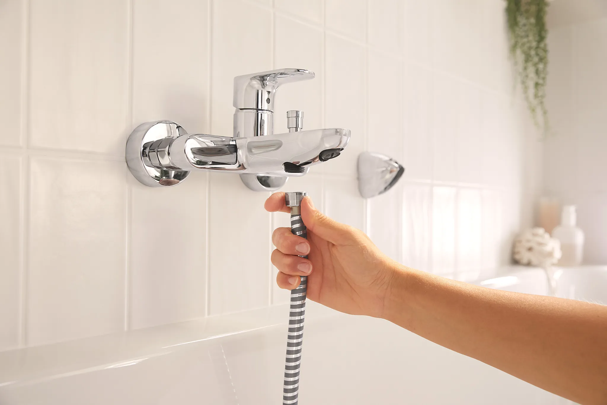 Hansgrohe Rebris S Einhebel-Wannenmischer Aufputz, Mattschwarz, Ausladung 173 mm, DN15, Keramikmischsystem