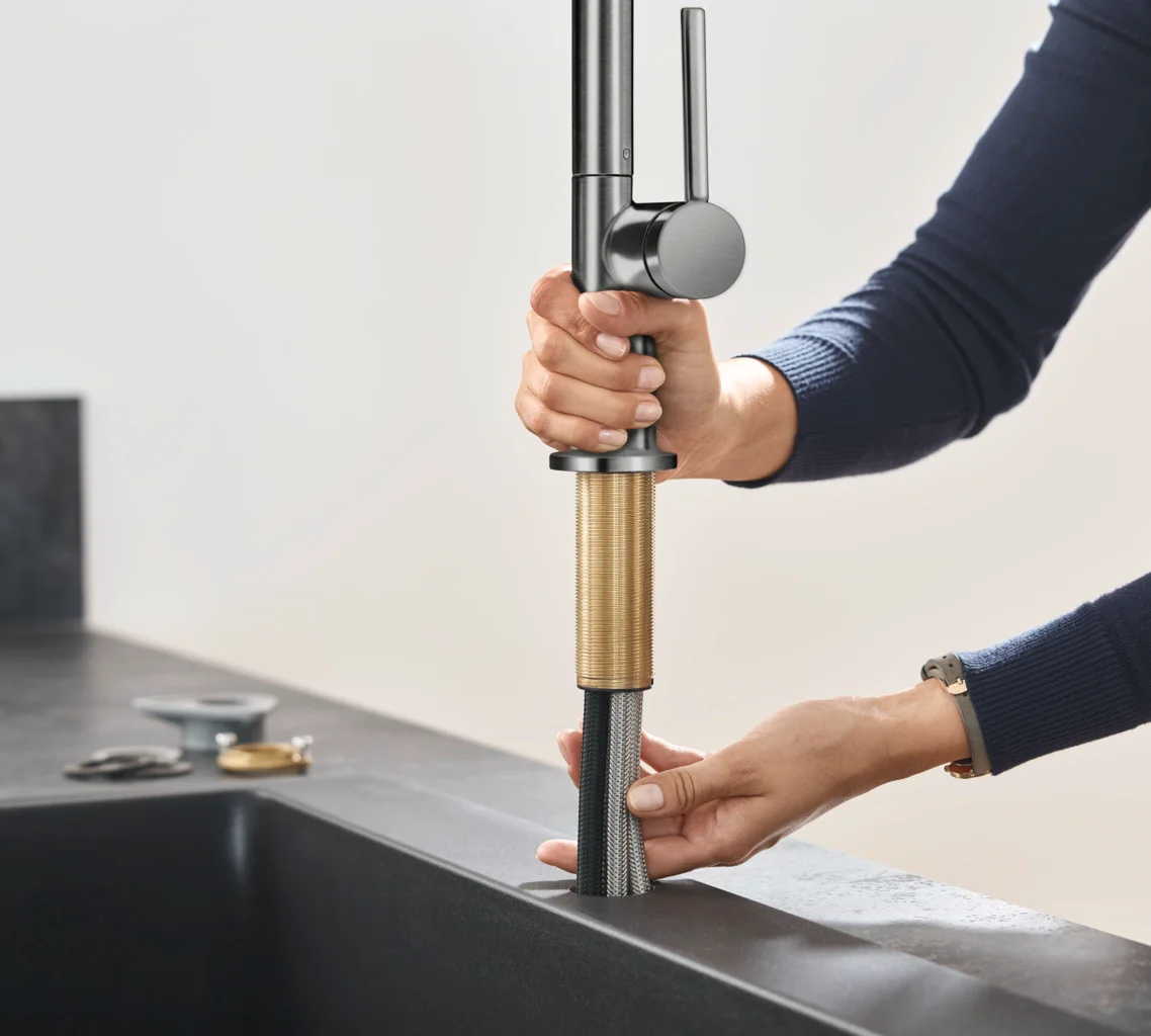 Hansgrohe Talis M54 Einhebel-Küchenmischer mit Ausziehbrause 2jet sBox BBC, Brushed Black Chrome, ComfortZone 210, Schwenkbereich einstellbar in 4 Stufen, Hahnlochbohrung 35 mm Hansgrohe Talis M54 Einhebel-Küchenmischer mit Ausziehbrause 2jet sBox BBC, Brushed Black Chrome, ComfortZone 210, Schwenkbereich einstellbar in 4 Stufen, Hahnlochbohrung 35 mm