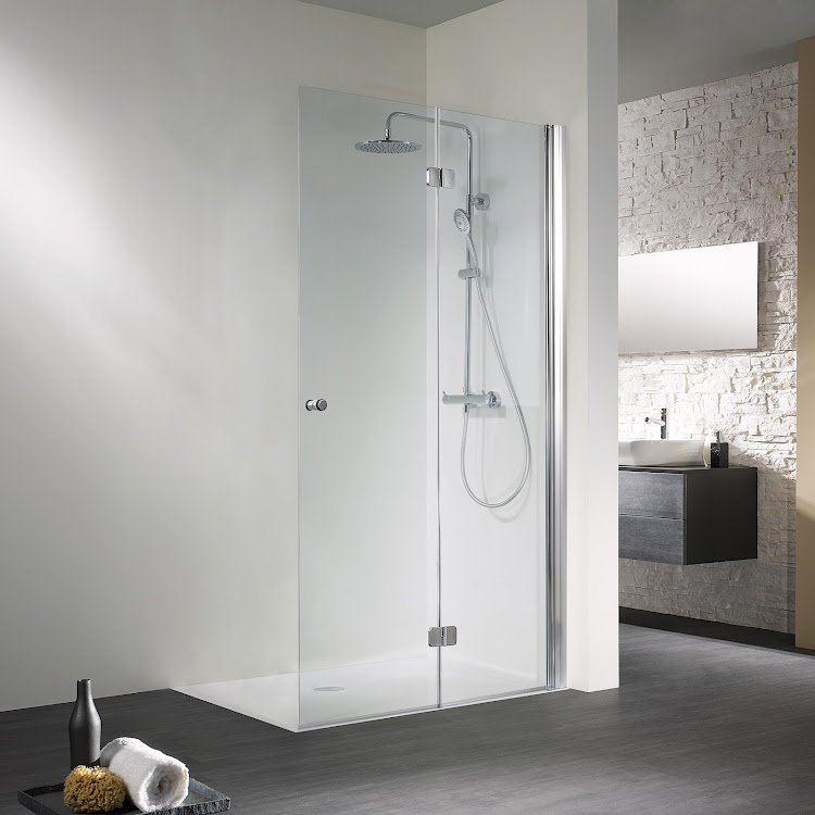 HSK teilgerahmte Walk-In-Duschkabine pendelbar „Exklusiv“ Glas Klar hell, Profile Alu Silber-matt, Scharniere Premium Softcube, B: 900 mm H: 2000 mm HSK teilgerahmte Walk-In-Duschkabine pendelbar „Exklusiv“ Glas Klar hell, Profile Alu Silber-matt, Scharniere Premium Softcube, B: 900 mm H: 2000 mm