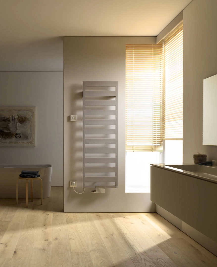 Kermi Design-Heizkörper „Casteo®“ 75 × 125,9 cm in Weiß (RAL 9016) Kermi Design-Heizkörper „Casteo®“ 75 × 125,9 cm in Weiß (RAL 9016)