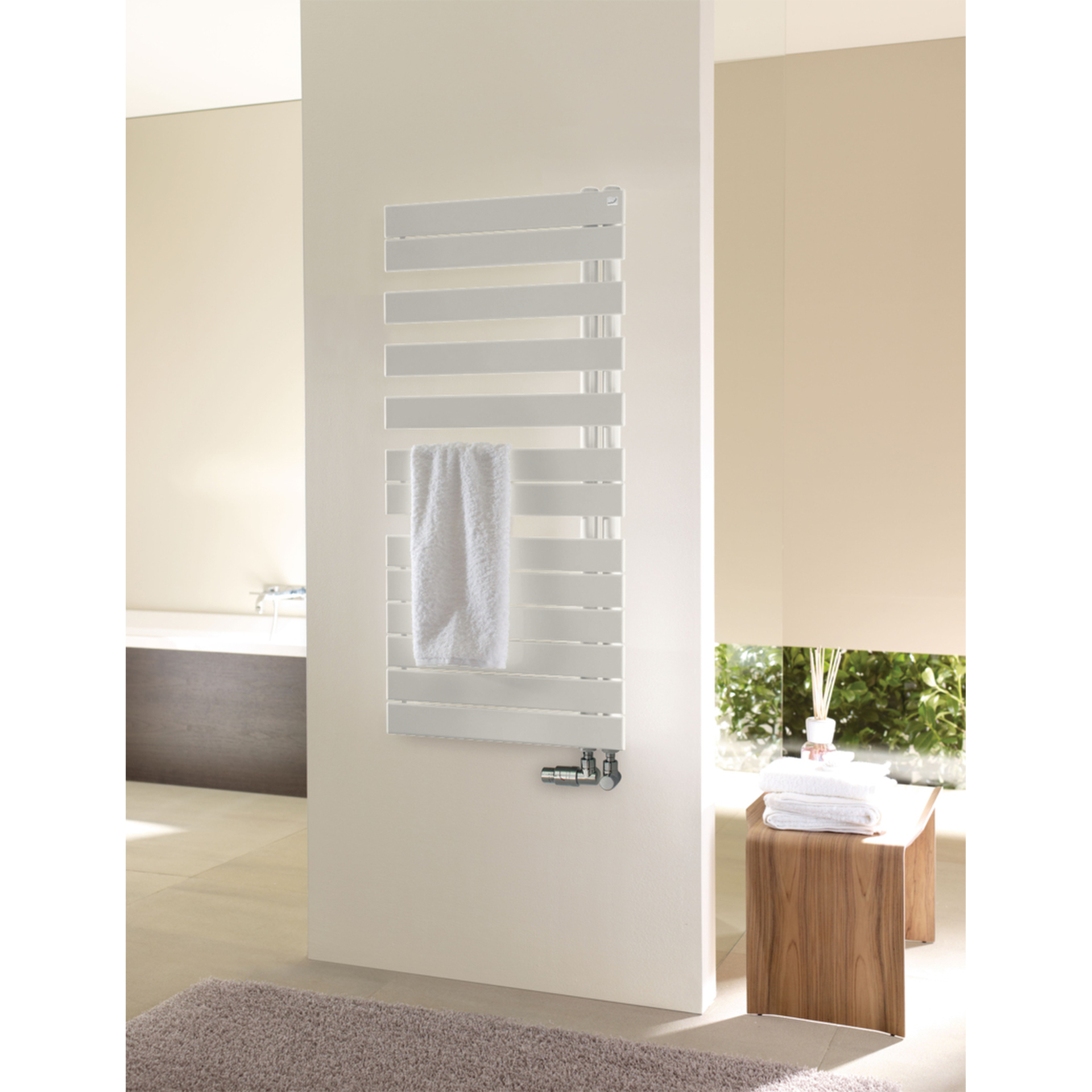 Design-Heizkörper Zehnder Roda Spa Asym links ROFL-170-055 1676x65x550 RAL 9010