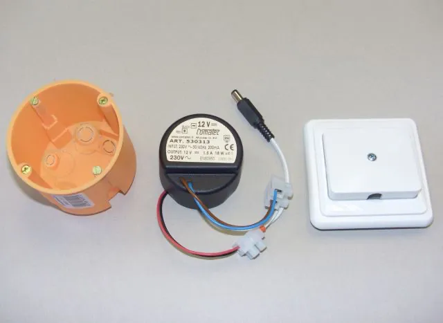 UP-Netzteil-Set 12 VDC/24 W, inklusiv Kabelauslass, Rahmen, Stecker