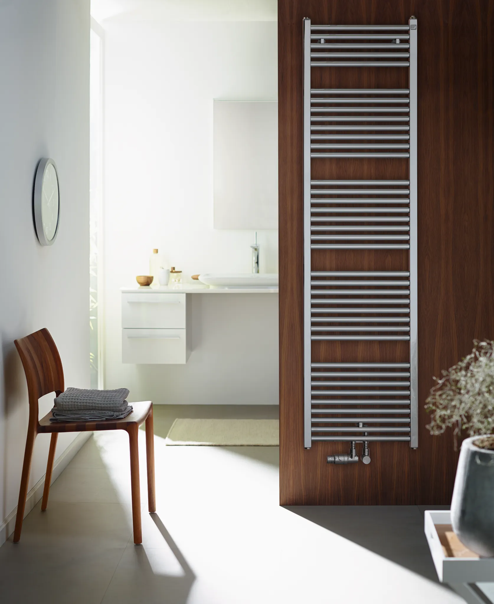 Zehnder Design-Heizkörper „Zeno“ für Warmwasser-Zentralheizung oder gemischten Betrieb mit 50 mm-Mittelanschluss 75 × 168,8 cm in Chrom Zehnder Design-Heizkörper „Zeno“ für Warmwasser-Zentralheizung oder gemischten Betrieb mit 50 mm-Mittelanschluss 75 × 168,8 cm in Chrom