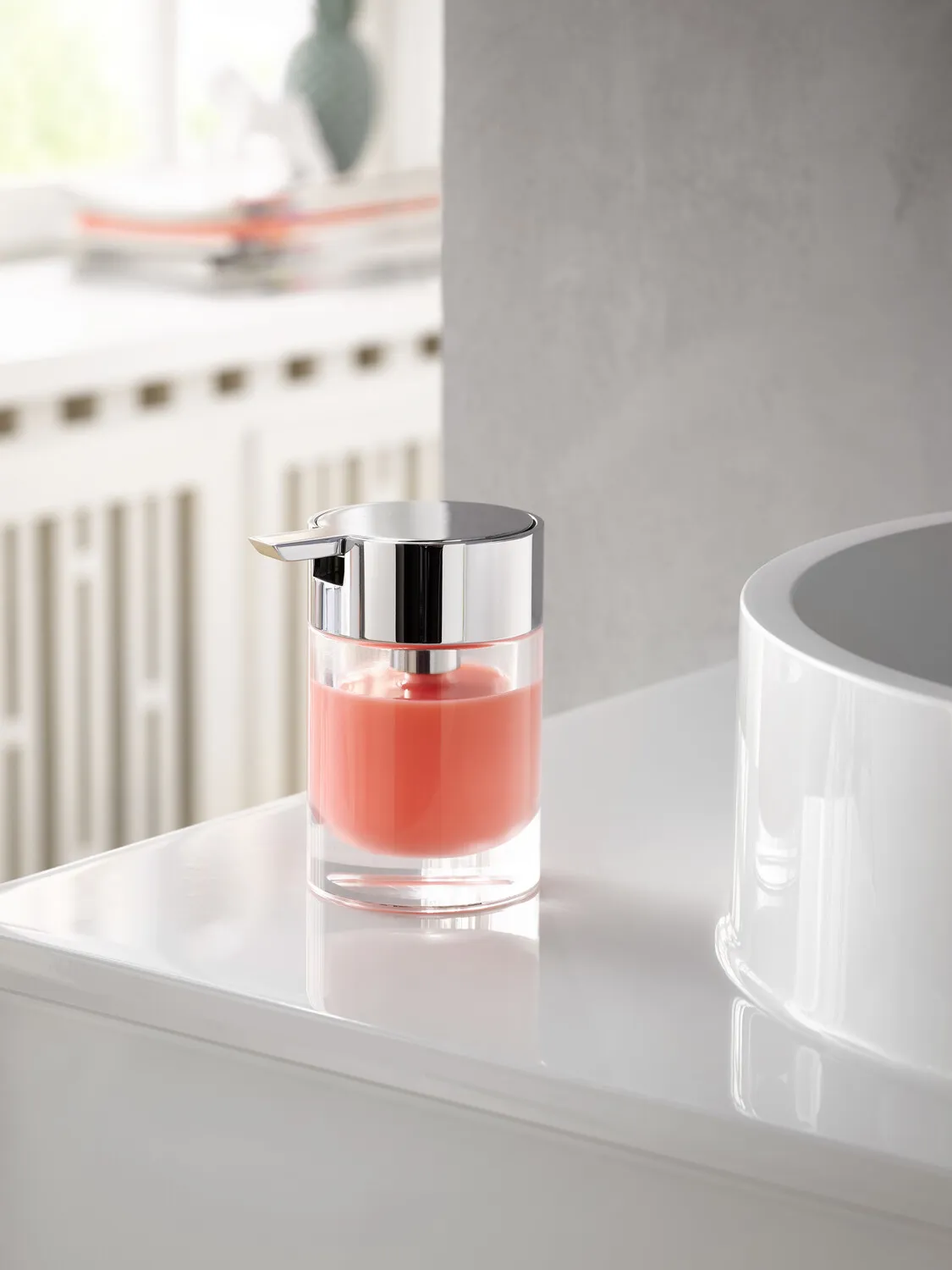 emco System 2 Seifenspender Standmodell, Glasteil klar, Kunstoffpumpe, chrom emco System 2 Seifenspender Standmodell, Glasteil klar, Kunstoffpumpe, chrom