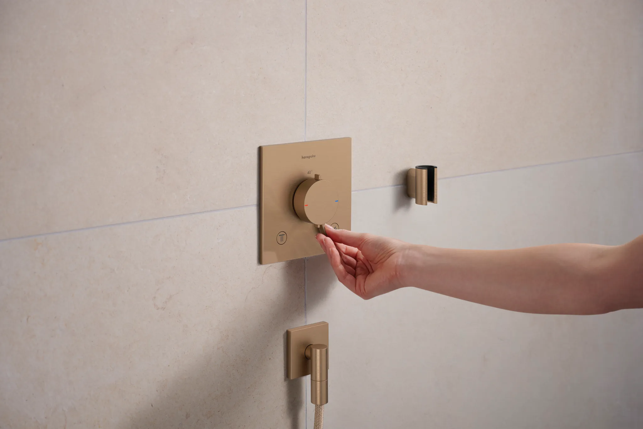 Hansgrohe FixFit Fine E Wandanschluss mit Rückflussverhinderer Brushed Bronze