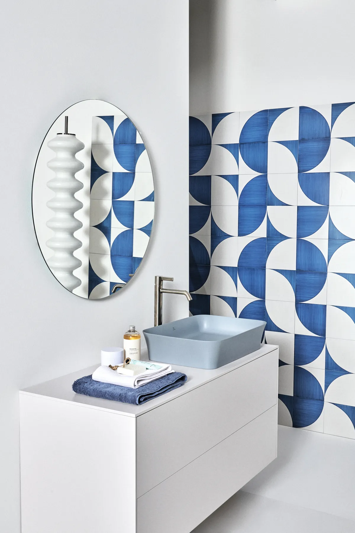 Ideal Standard Spiegel „Conca“ 100 × 100 cm Ideal Standard Spiegel „Conca“ 100 × 100 cm