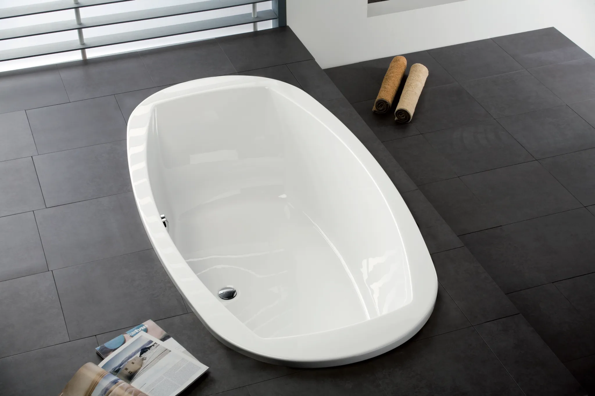 Hoesch Badewanne „Largo“ oval 200 × 100 cm in Weiß Hoesch Badewanne „Largo“ oval 200 × 100 cm in Weiß