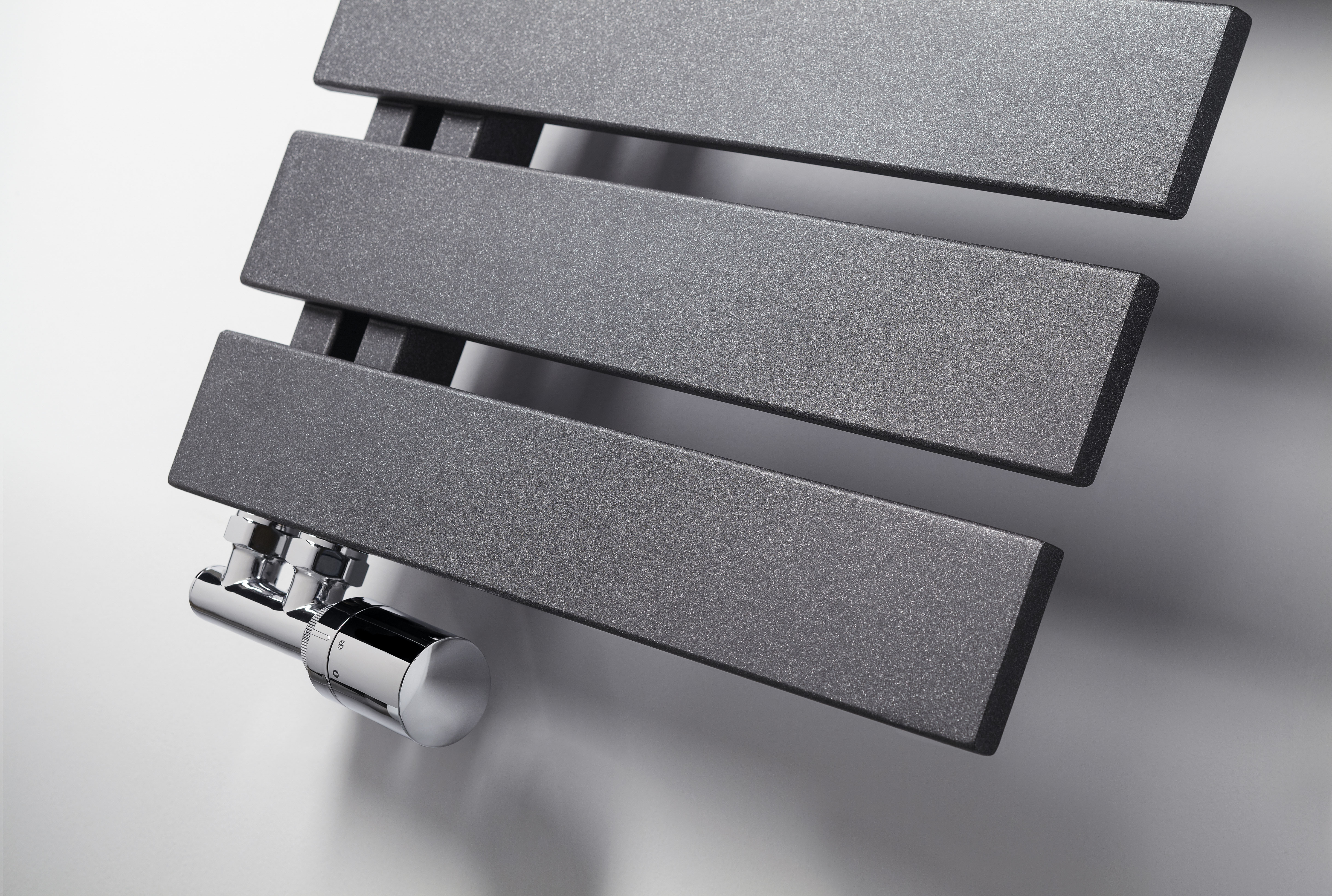 HSK Designheizkörper „Yenga“ 60 × 118,6 cm in Anthrazit HSK Designheizkörper „Yenga“ 60 × 118,6 cm in Anthrazit