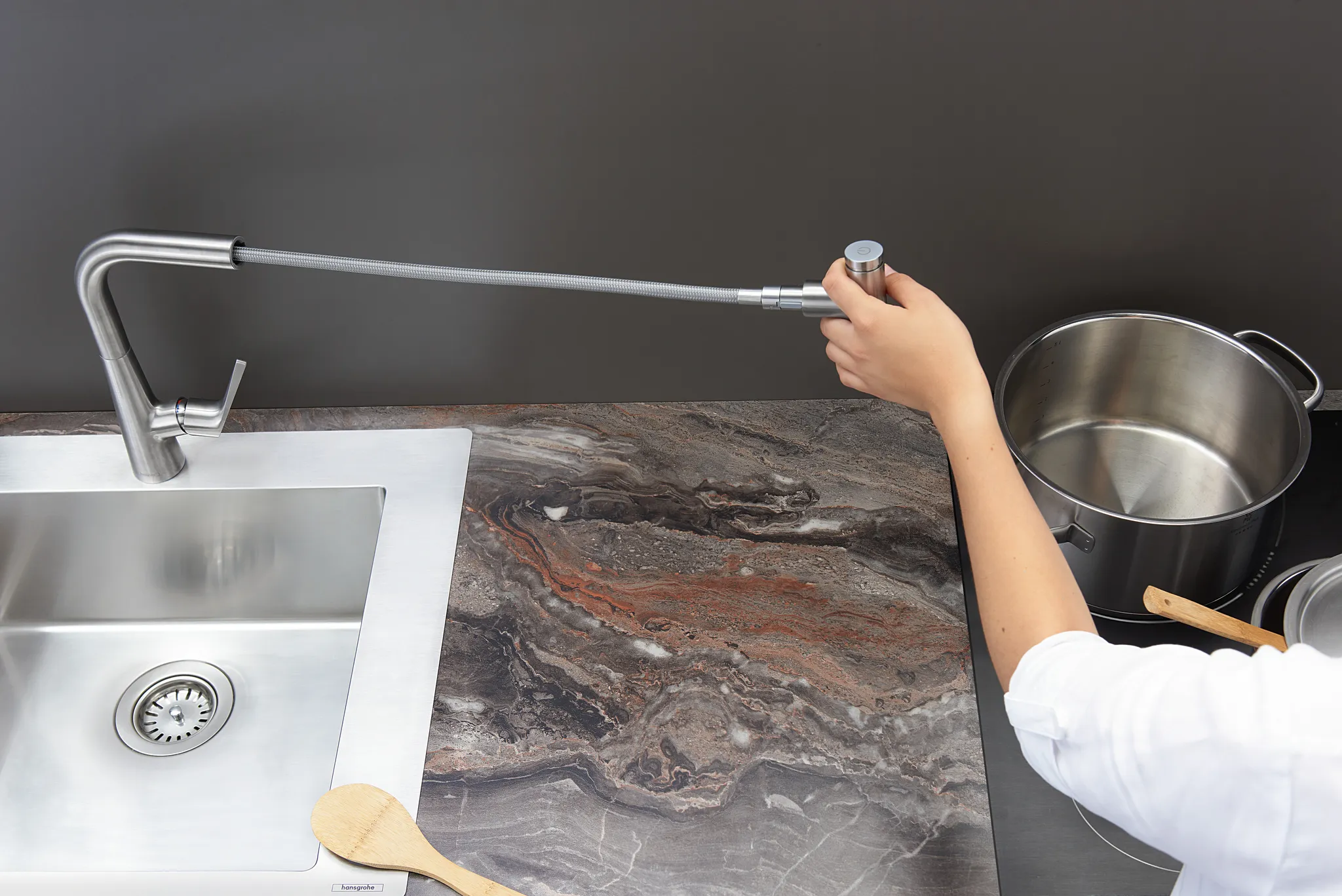 Hansgrohe Talis Select M51 Einhebel-Küchenmischer 220 mit Ausziehauslauf, Edelstahl-Optik, Schwenkbereich 110° oder 150°, Normalstrahl, Select-Knopf, MagFit-Brausehalterung, max. Durchfluss 8 l/min, Keramikmischsystem, Temperaturbegrenzung, Rückflussverh Hansgrohe Talis Select M51 Einhebel-Küchenmischer 220 mit Ausziehauslauf, Edelstahl-Optik, Schwenkbereich 110° oder 150°, Normalstrahl, Select-Knopf, MagFit-Brausehalterung, max. Durchfluss 8 l/min, Keramikmischsystem, Temperaturbegrenzung, Rückflussverh