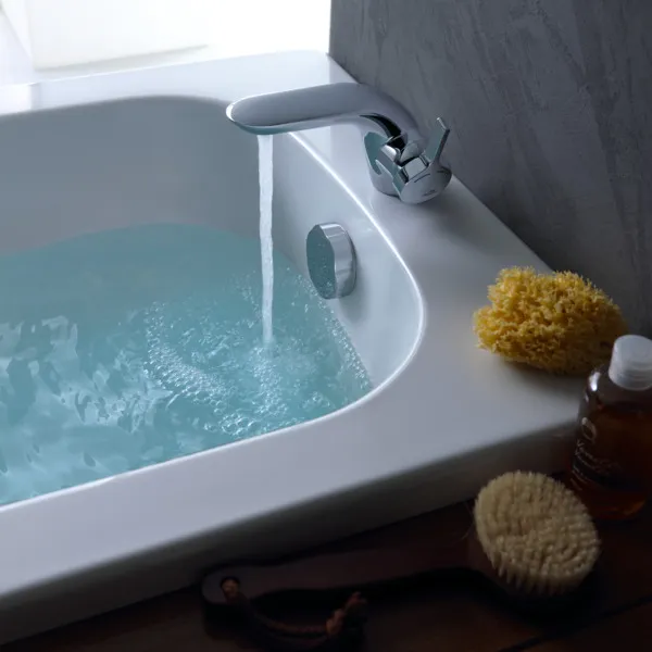 Waschtischarmatur Melange, ohne Ablaufgarnitur, flex.Schläuche, Ausladung 136mm, Chrom Waschtischarmatur Melange, ohne Ablaufgarnitur, flex.Schläuche, Ausladung 136mm, Chrom