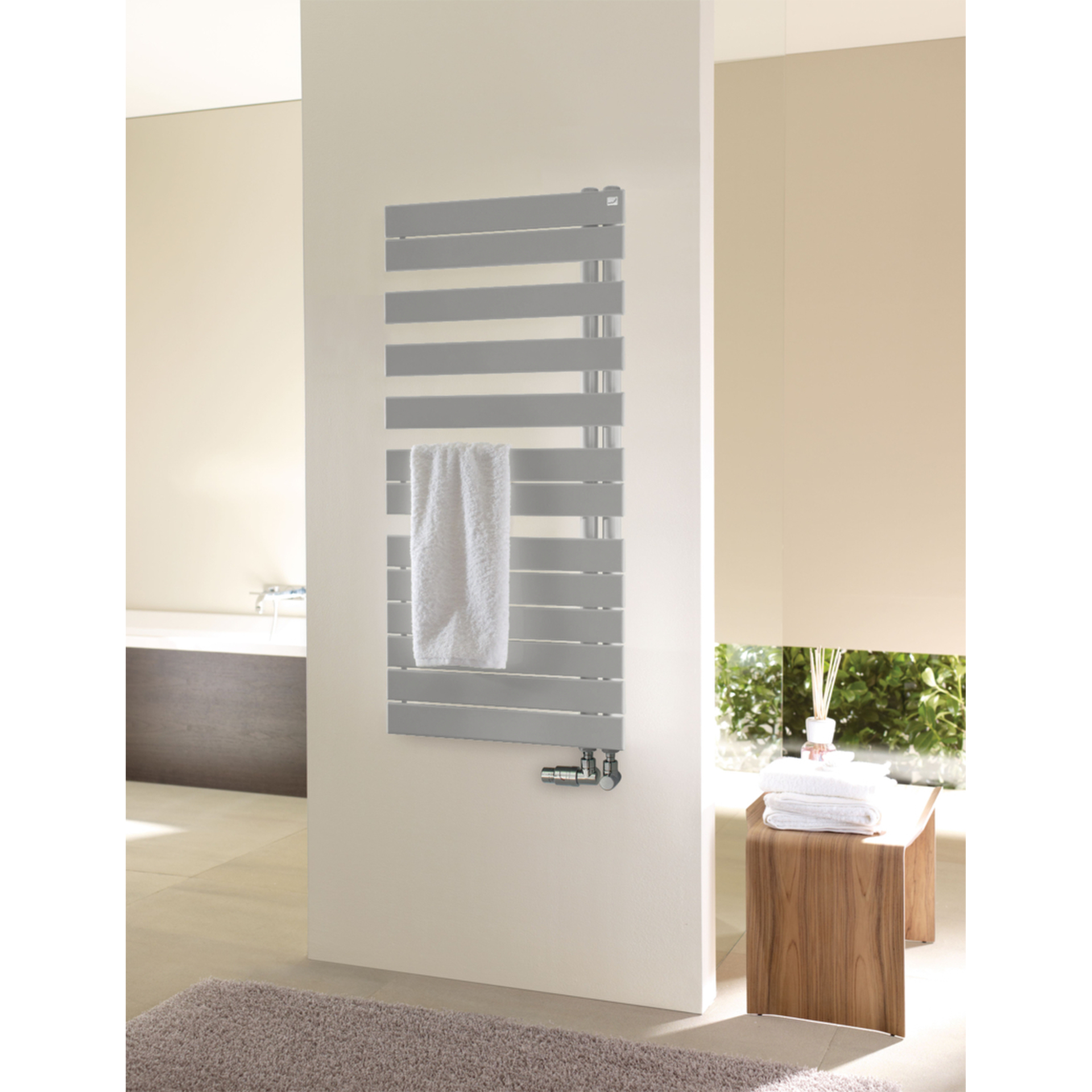 Zehnder Design-Heizkörper „Roda Spa Asym“ für Warmwasser-Zentralheizung mit 50 mm-Seitenanschluss 55 × 167,6 cm in Light Grey Zehnder Design-Heizkörper „Roda Spa Asym“ für Warmwasser-Zentralheizung mit 50 mm-Seitenanschluss 55 × 167,6 cm in Light Grey