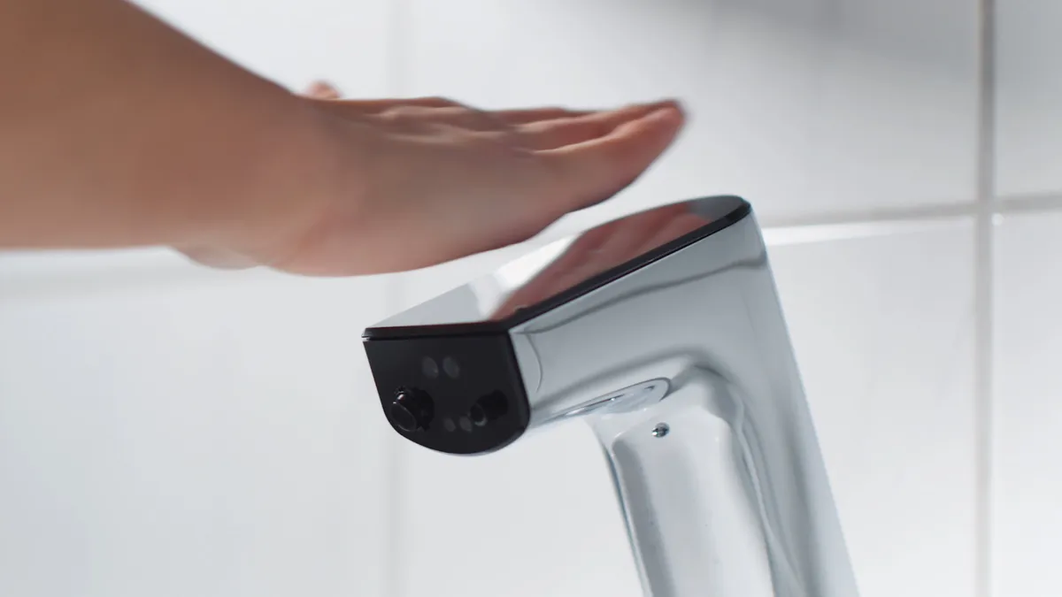 Sensor-Waschtischarmatur Intellimix, mit Seife, Chrom Sensor-Waschtischarmatur Intellimix, mit Seife, Chrom