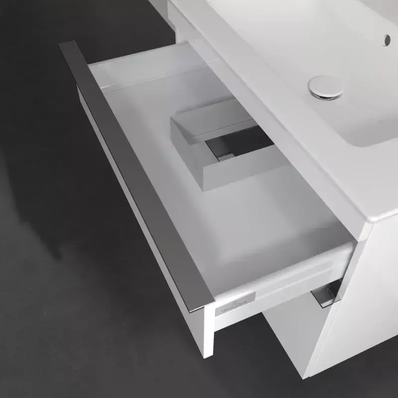 Möbelset aus Venticello Waschtisch, Unterschrank in Glossy White und Spiegel mit Beleuchtung Möbelset aus Venticello Waschtisch, Unterschrank in Glossy White und Spiegel mit Beleuchtung