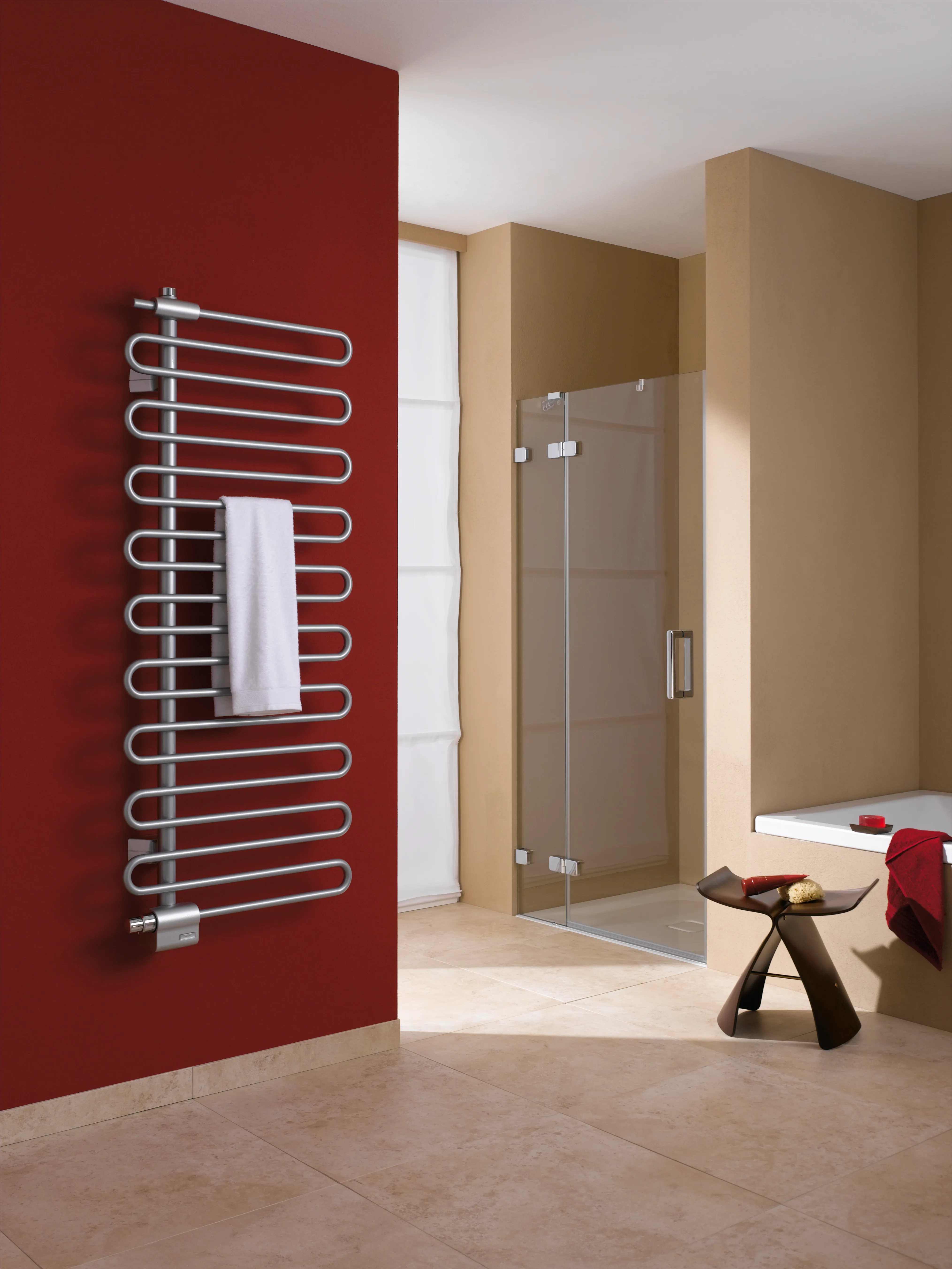 Kermi Design-Heizkörper „Icaro®“ 40 × 186,6 cm in glanzsilber Metallic Kermi Design-Heizkörper „Icaro®“ 40 × 186,6 cm in glanzsilber Metallic