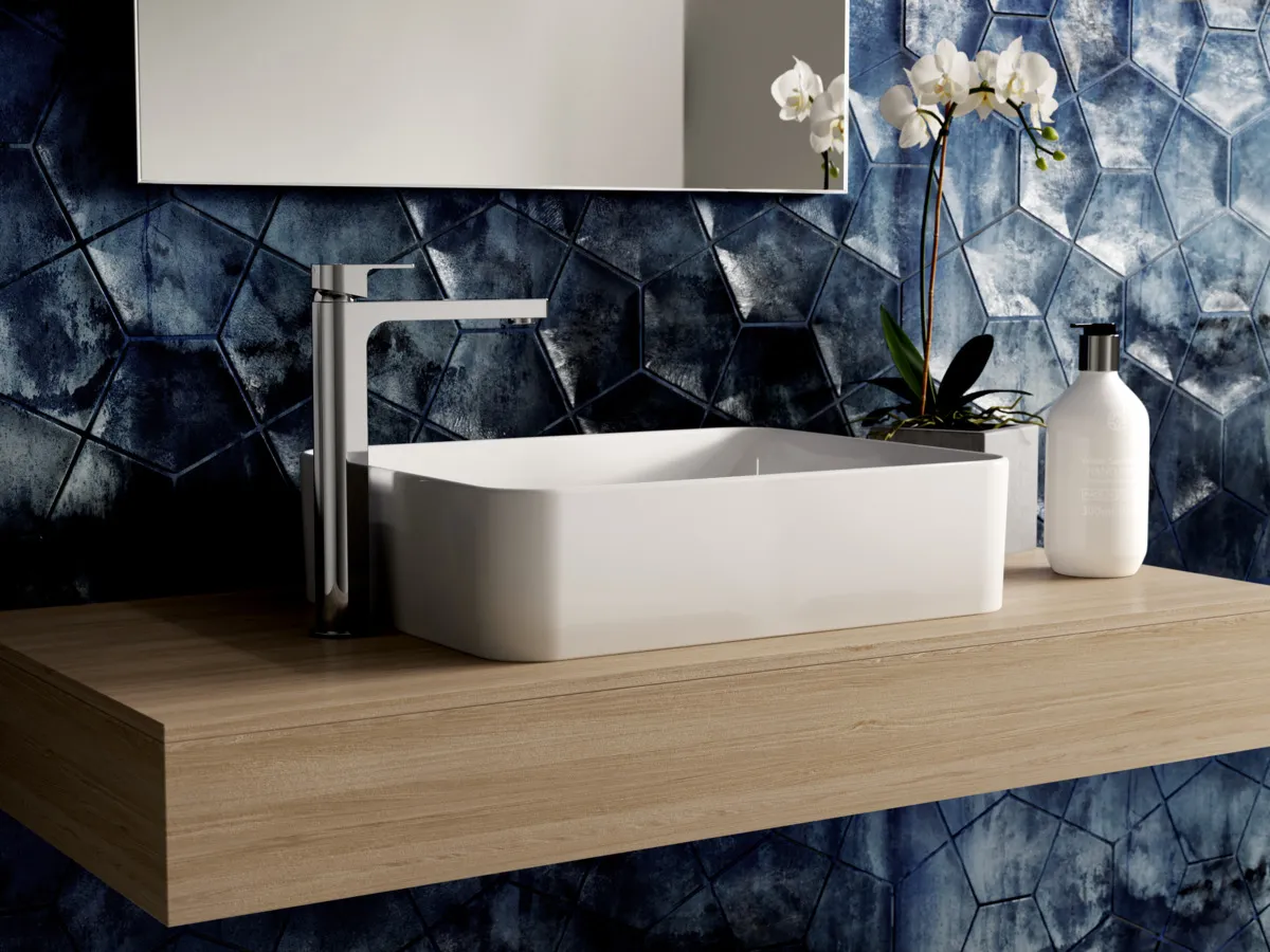 Waschtischarmatur Edge, mit verlängertem Sockel, 5 l/min., ohne Ablaufgarnitur, Ausladung 165mm, Chrom Waschtischarmatur Edge, mit verlängertem Sockel, 5 l/min., ohne Ablaufgarnitur, Ausladung 165mm, Chrom