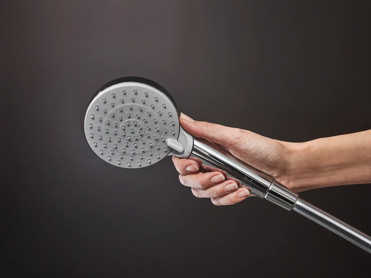 Hansgrohe Vernis Blend Handbrause Vario EcoSmart+ in Chrom, 100 mm Brausekopfgröße, Rain und IntenseRain Strahlarten, QuickClean Technologie Hansgrohe Vernis Blend Handbrause Vario EcoSmart+ in Chrom, 100 mm Brausekopfgröße, Rain und IntenseRain Strahlarten, QuickClean Technologie