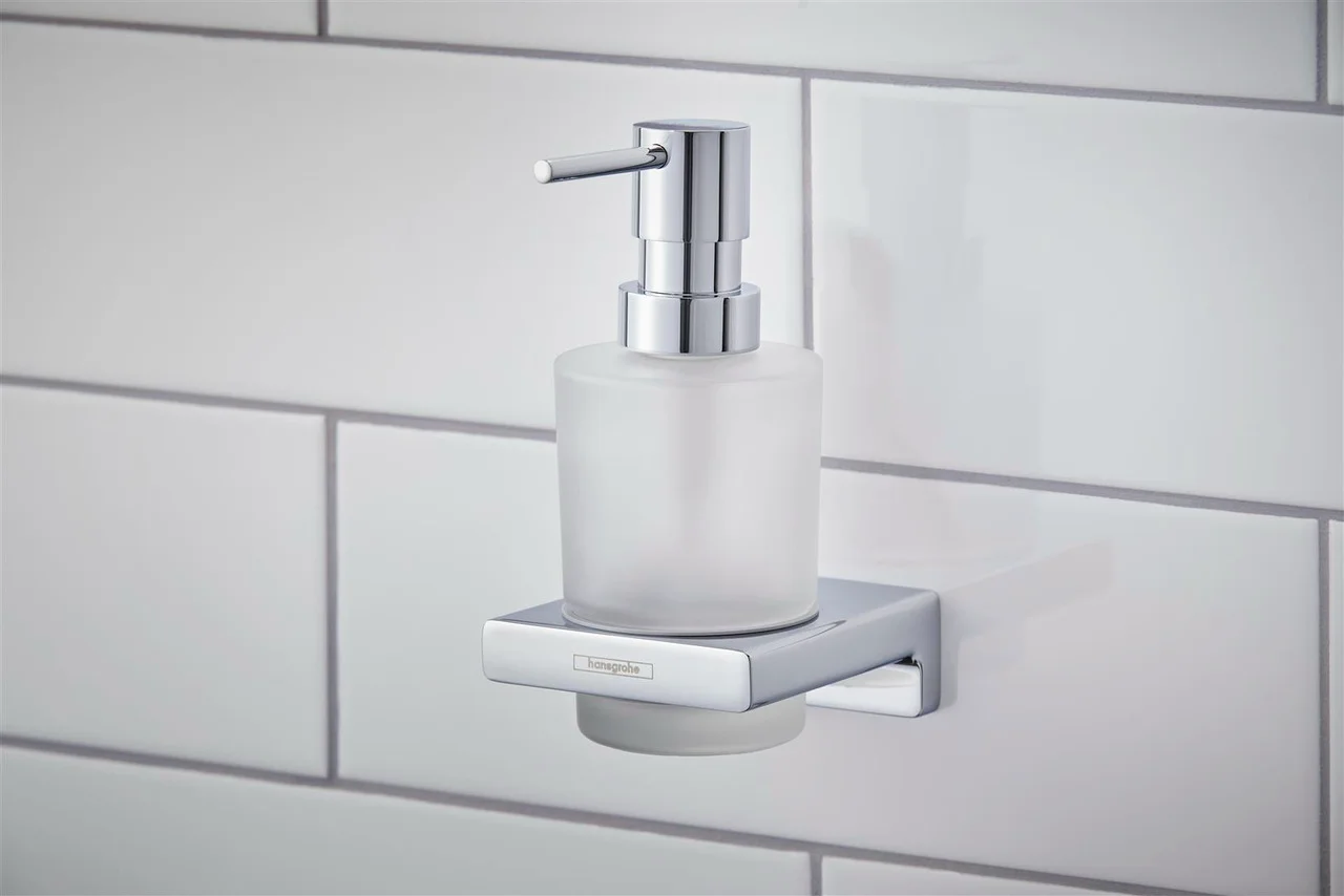 Hansgrohe AddStoris Q Lotionspender Chrom, Wandmontage, 200 ml Füllmenge, 2 ml Dosiermenge, mit Befestigungsmaterial, verdeckte Befestigung