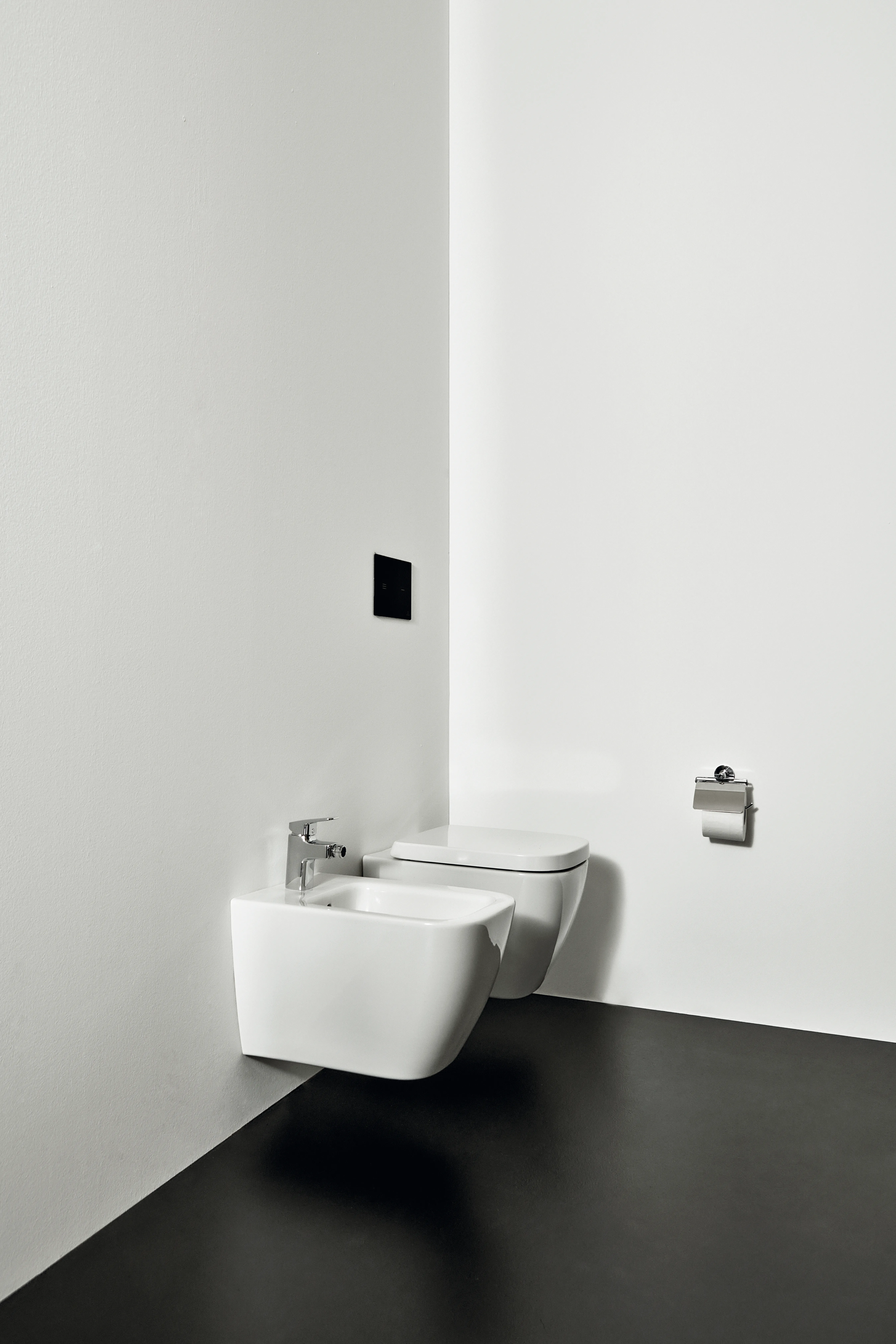 WC „i.lifeS“ 35,5 × 33,5 × 48 cm WC „i.lifeS“ 35,5 × 33,5 × 48 cm