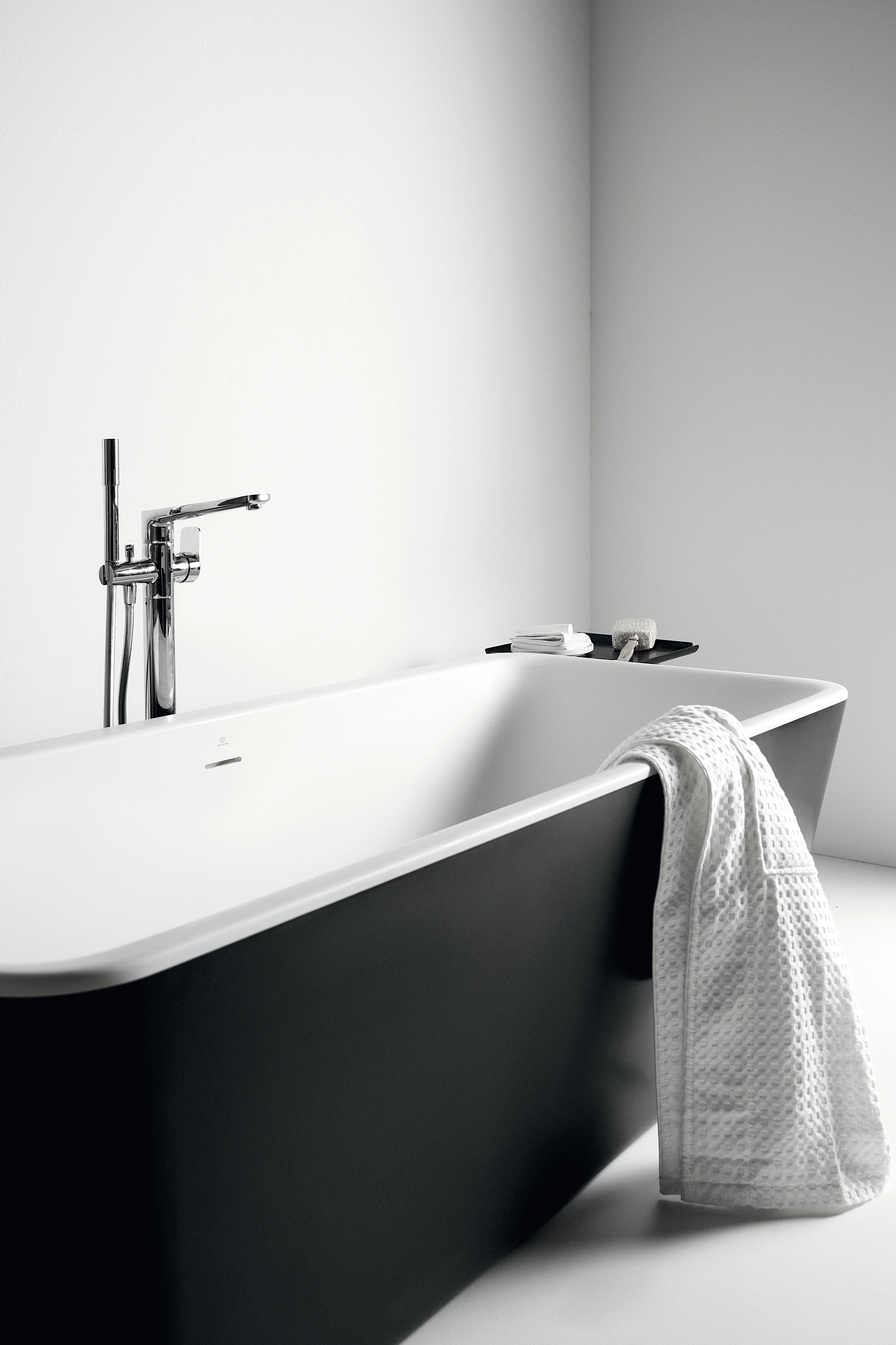 Ideal Standard Badewanne „TonicII“ 80 × 180 cm in Schwarz Matt