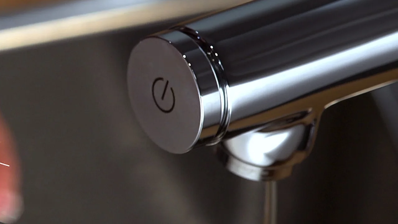 Hansgrohe Metris Select M71 Einhebel-Küchenmischer 320, 1-Jet, Chrom, Schwenkbereich einstellbar in 3 Stufen auf 110°, 150° oder 360°, Laminarstrahl, Select-Knopf zum komfortablen An- und Abstellen des Wasserstrahls, maximale Durchflussmenge bei 3 bar: 8