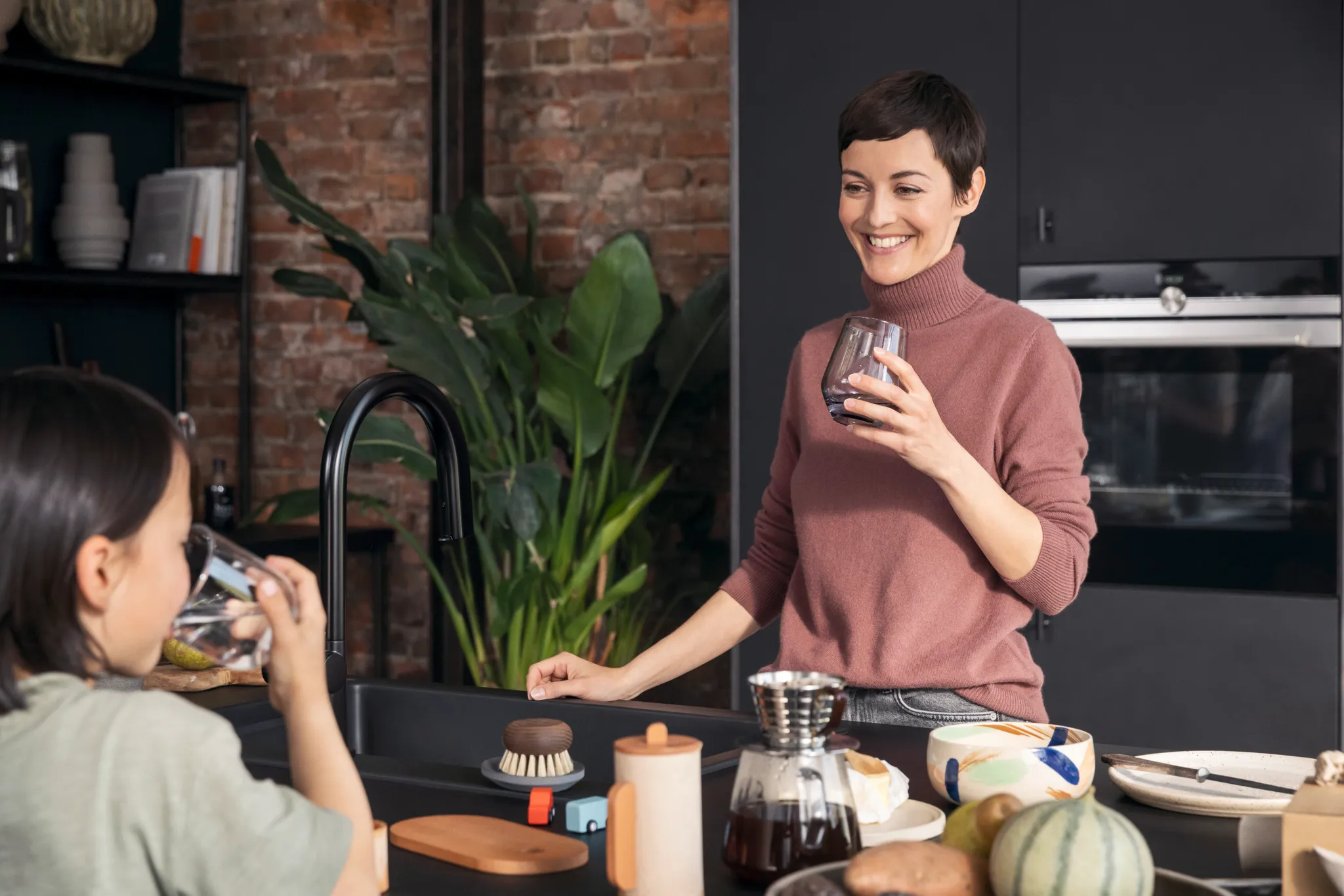 Hansgrohe Aqittura M91 SodaSystem 210 Mischer, Ausziehauslauf, 1jet, sBox, Starter Set, Mattschwarz Hansgrohe Aqittura M91 SodaSystem 210 Mischer, Ausziehauslauf, 1jet, sBox, Starter Set, Mattschwarz