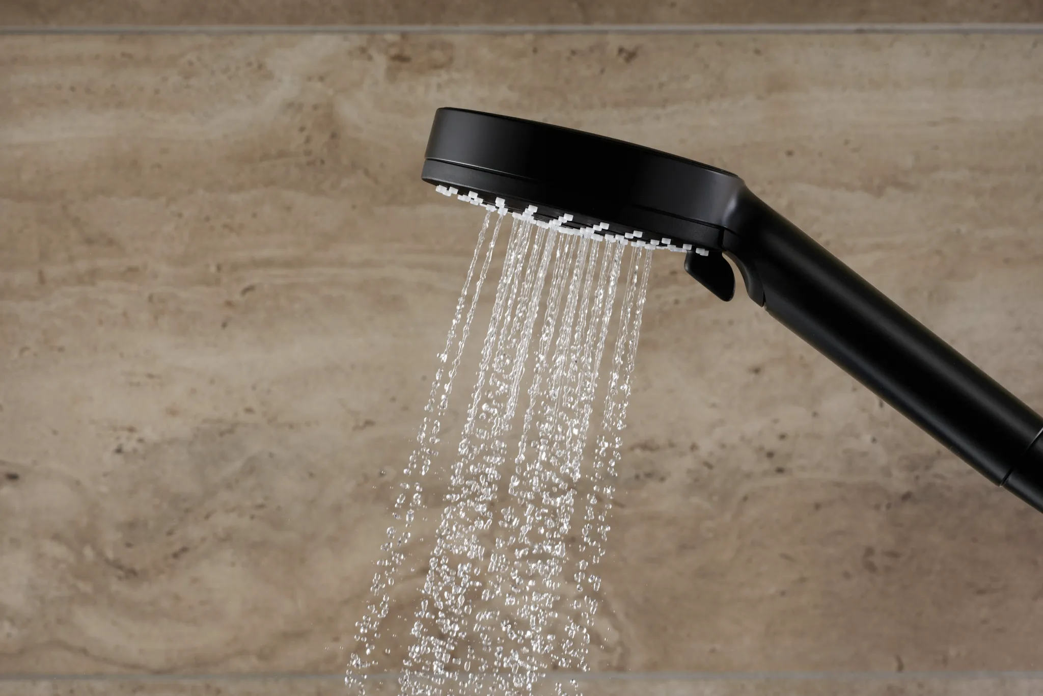 Hansgrohe Vernis Blend Showerpipe 240 1jet mit Thermostat, mattschwarz, 240 mm Brausekopfgröße, 426 mm Brausearmlänge, Aufputzinstallation