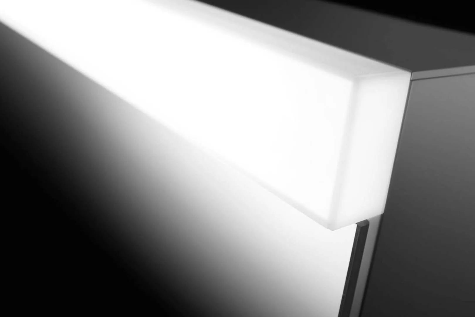Schneider Spiegelschrank „LOWplus15LED“